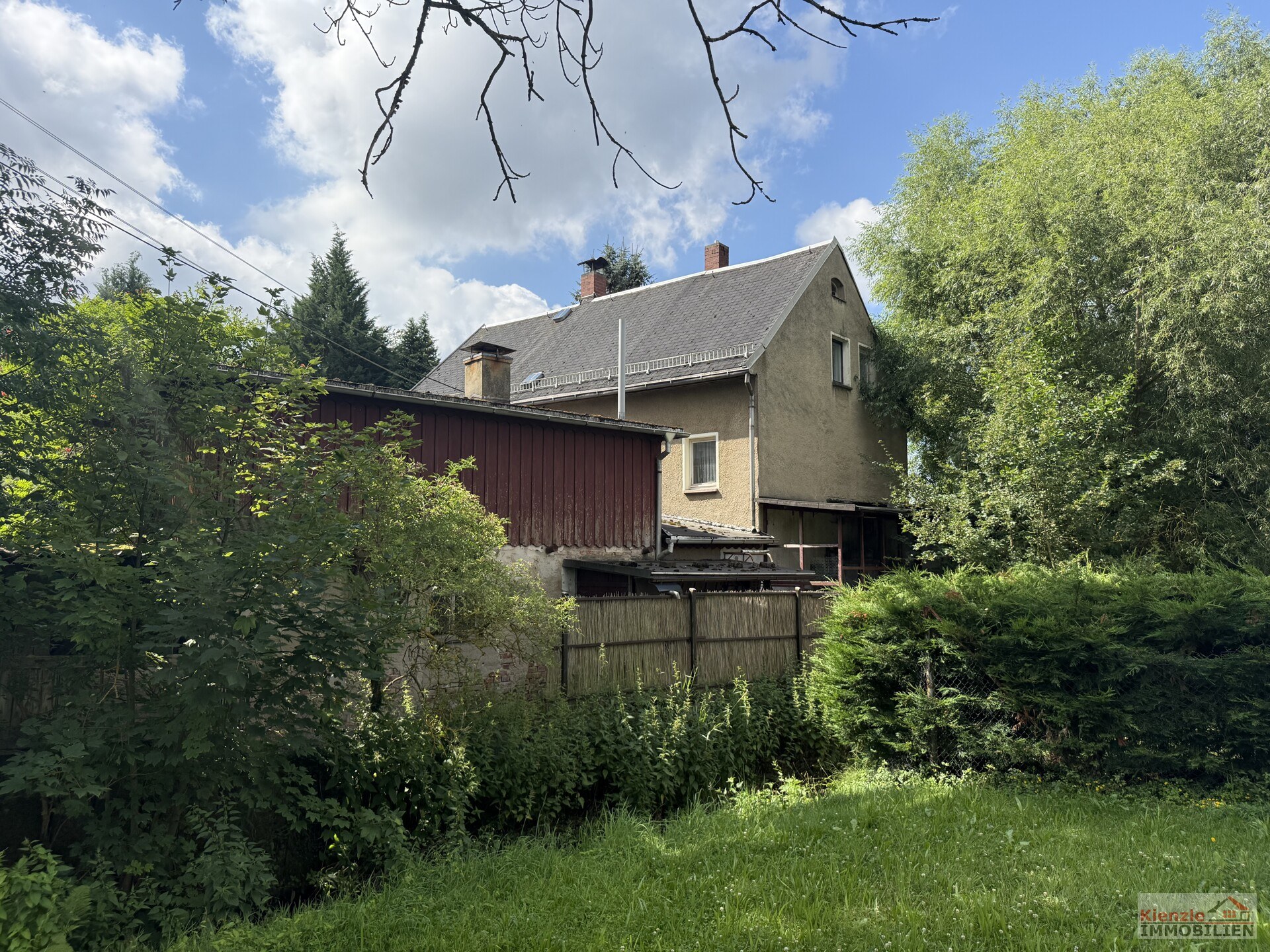 Kleines Einfamilienhaus mit Nebengebäude – Ideal für handwerklich Begabte
