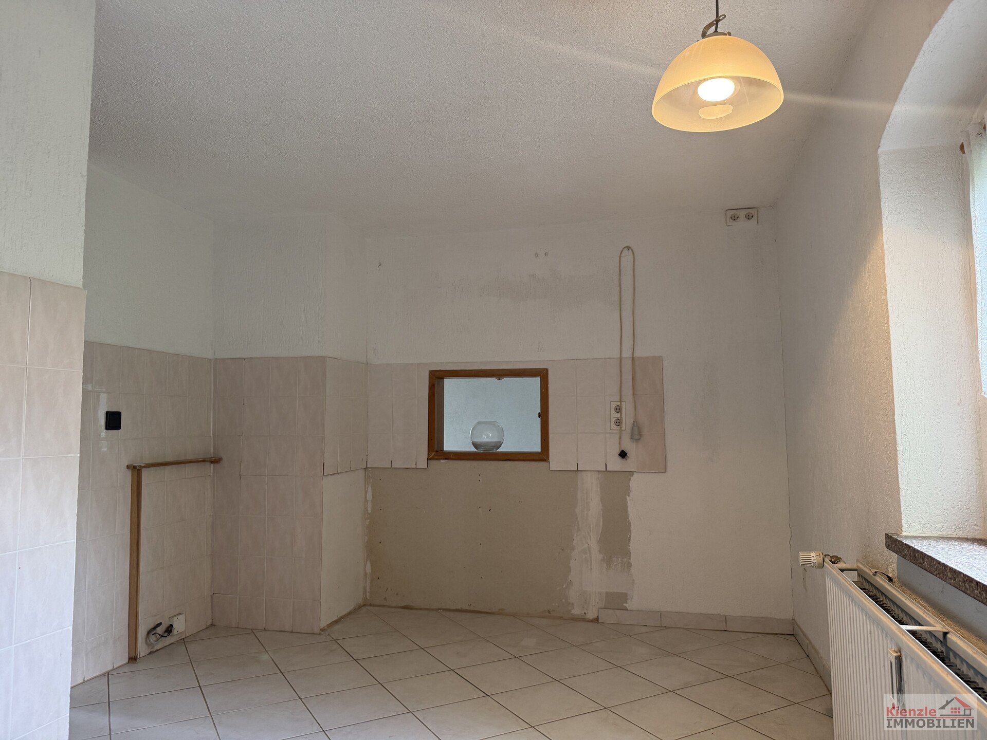 Kleines Einfamilienhaus mit Nebengebäude – Ideal für handwerklich Begabte