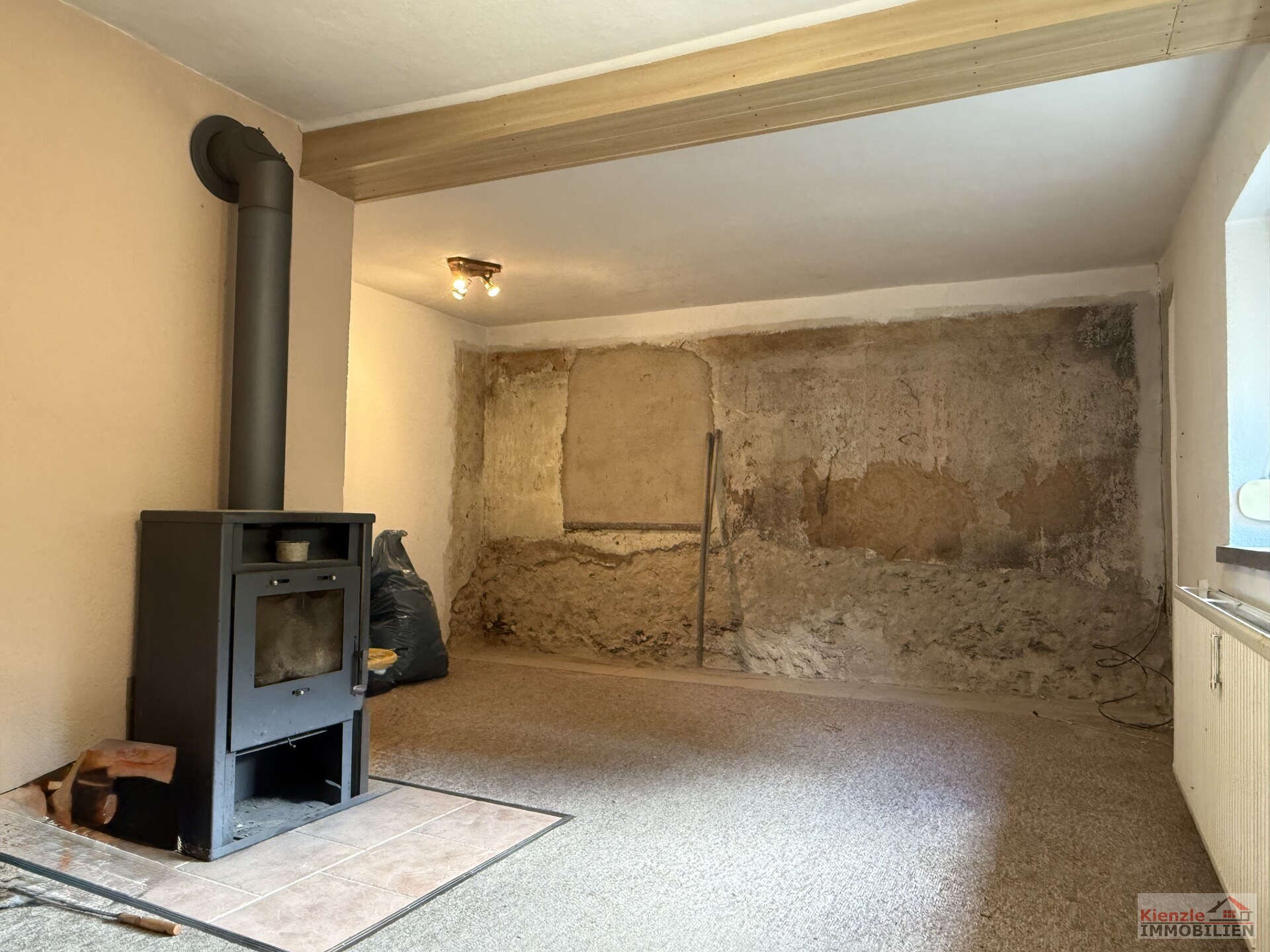 Kleines Einfamilienhaus mit Nebengebäude – Ideal für handwerklich Begabte