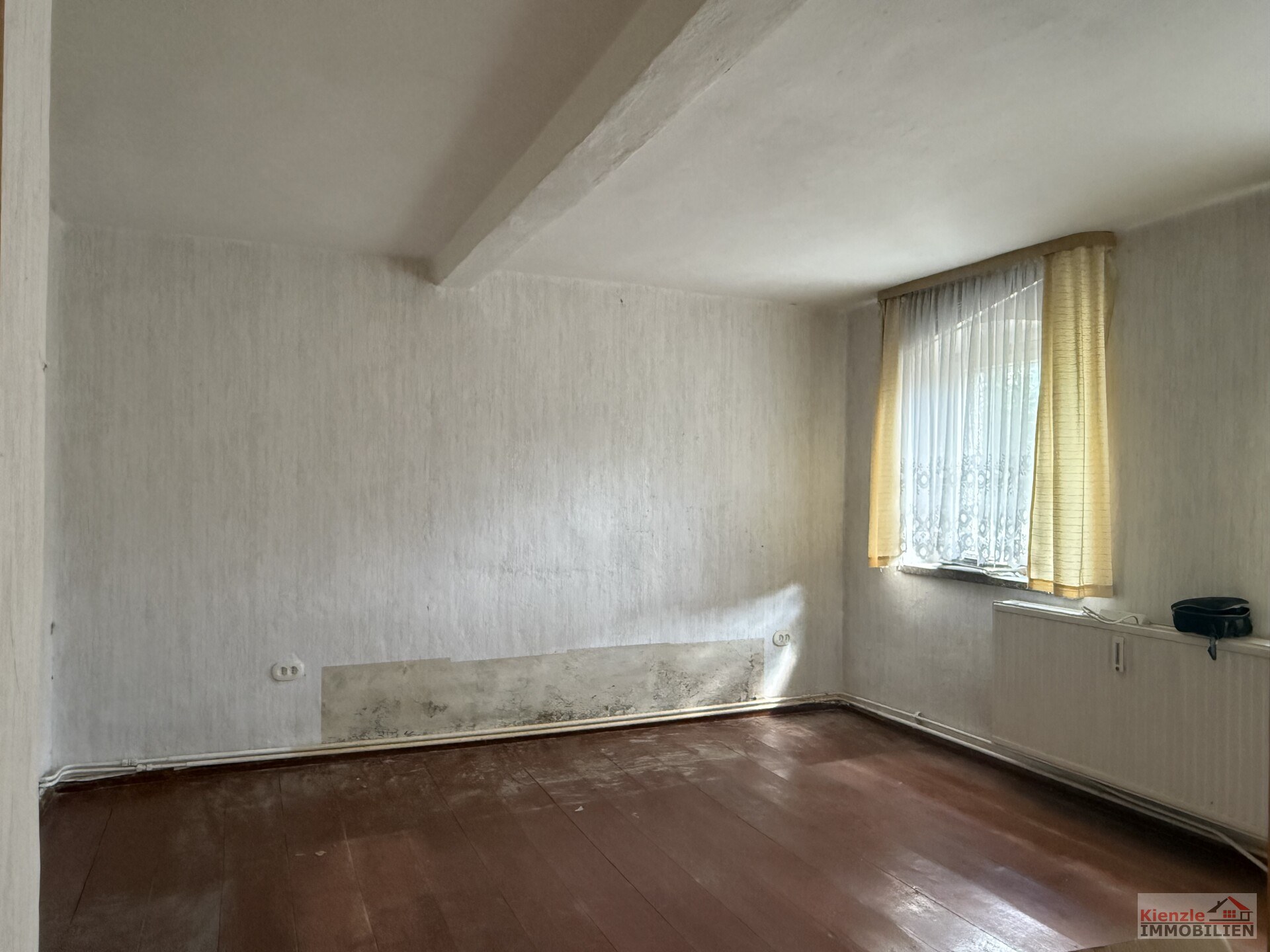 Kleines Einfamilienhaus mit Nebengebäude – Ideal für handwerklich Begabte