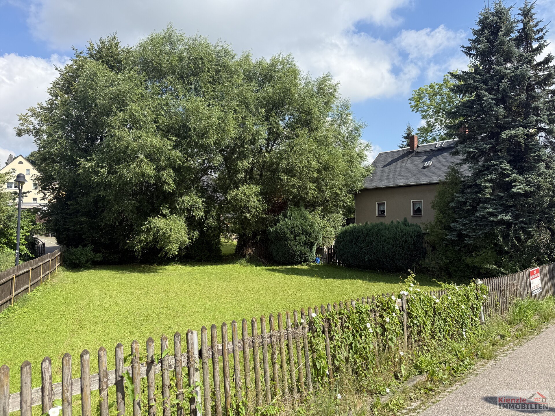 Kleines Einfamilienhaus mit Nebengebäude – Ideal für handwerklich Begabte
