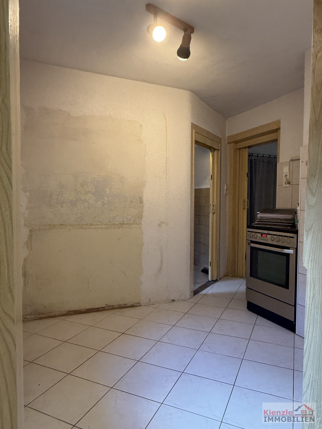 Kleines Einfamilienhaus mit Nebengebäude – Ideal für handwerklich Begabte