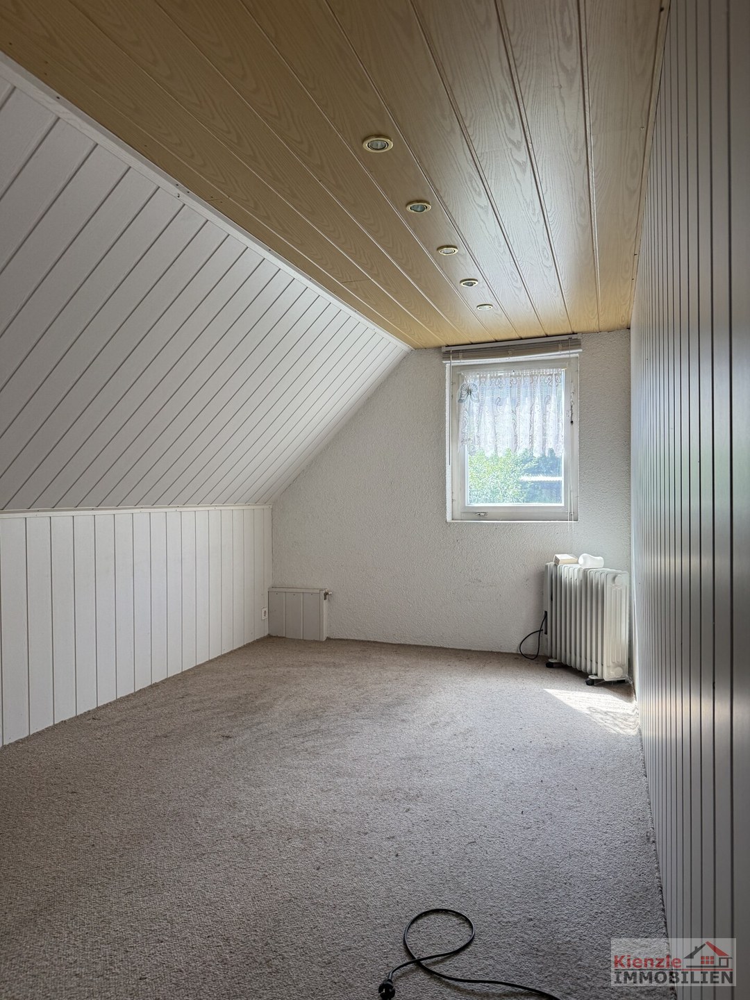 Kleines Einfamilienhaus mit Nebengebäude – Ideal für handwerklich Begabte