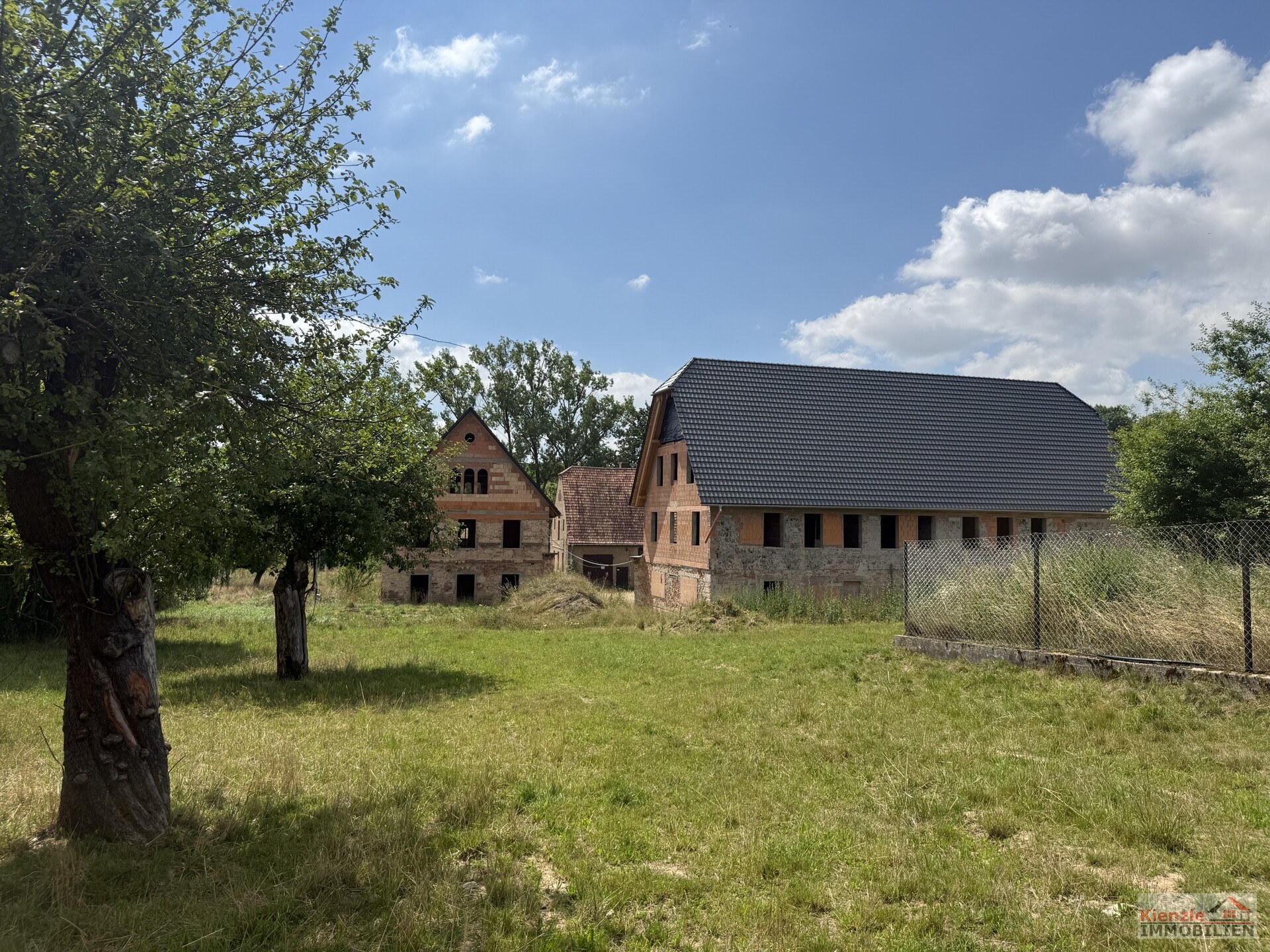 Wohnen. Arbeiten. Leben.

Historisches Vierseitenhof-Ensemble mit außergewöhnlichem Potenzial