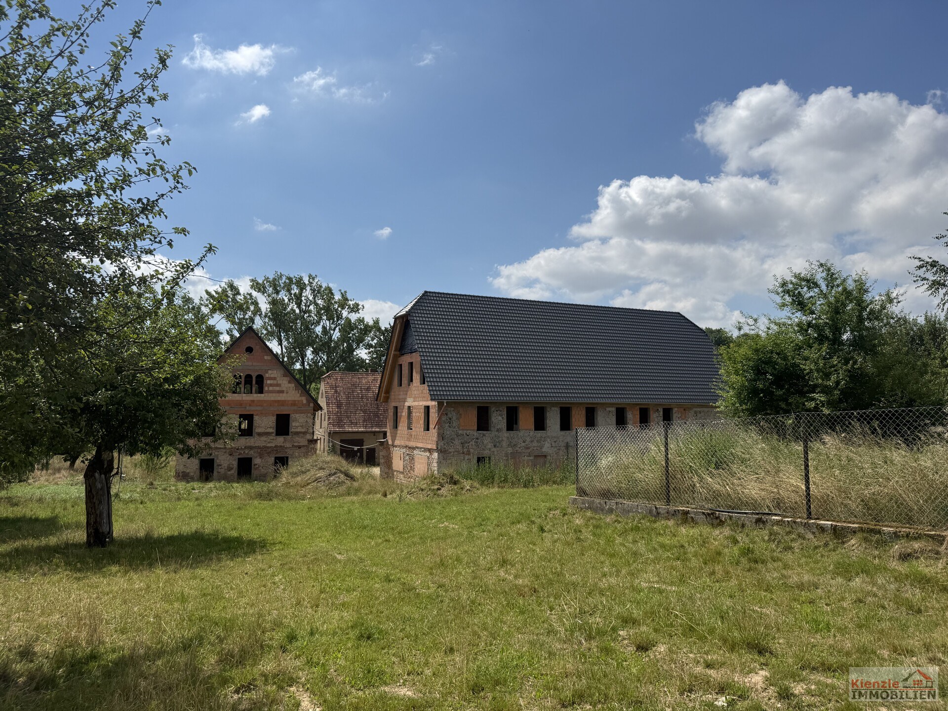 Wohnen. Arbeiten. Leben.

Historisches Vierseitenhof-Ensemble mit außergewöhnlichem Potenzial
