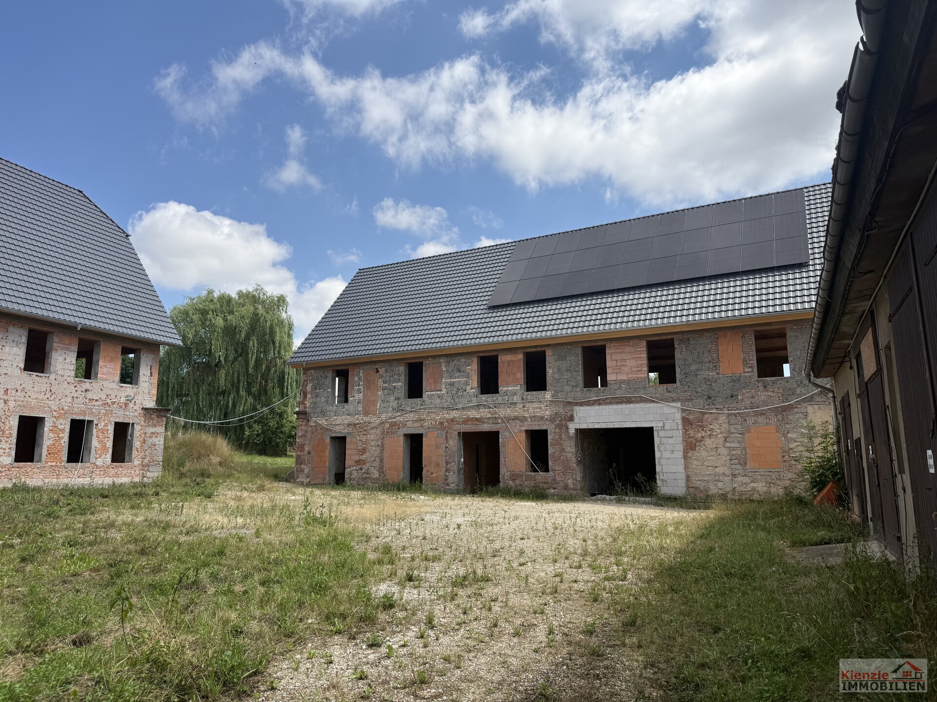 Wohnen. Arbeiten. Leben.

Historisches Vierseitenhof-Ensemble mit außergewöhnlichem Potenzial
