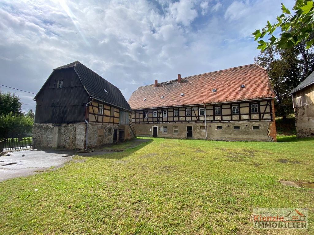 Dreiseitenhof mit Fachwerk für Liebhaber zum Sanieren bei Nossen