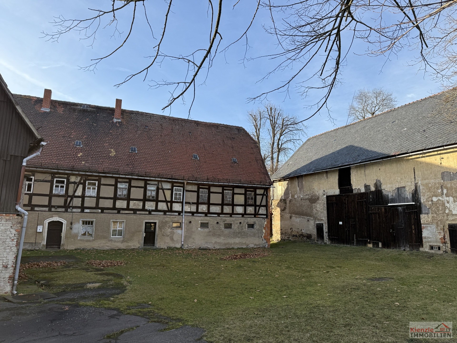 Dreiseitenhof mit Fachwerk für Liebhaber zum Sanieren bei Nossen