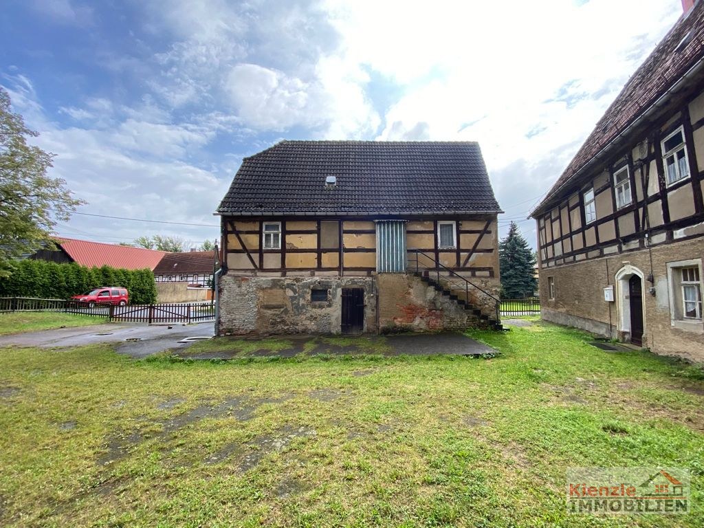 Dreiseitenhof mit Fachwerk für Liebhaber zum Sanieren bei Nossen