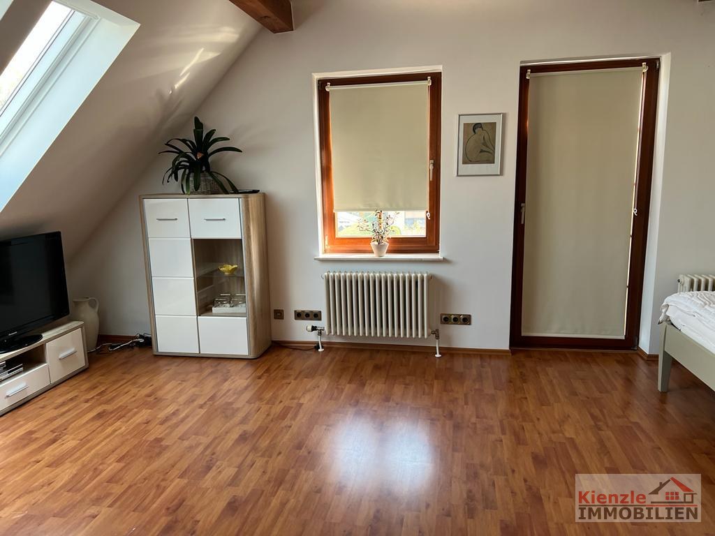 Kleines Mehrfamilienhaus plus Baugrundstück in Weinböhla!