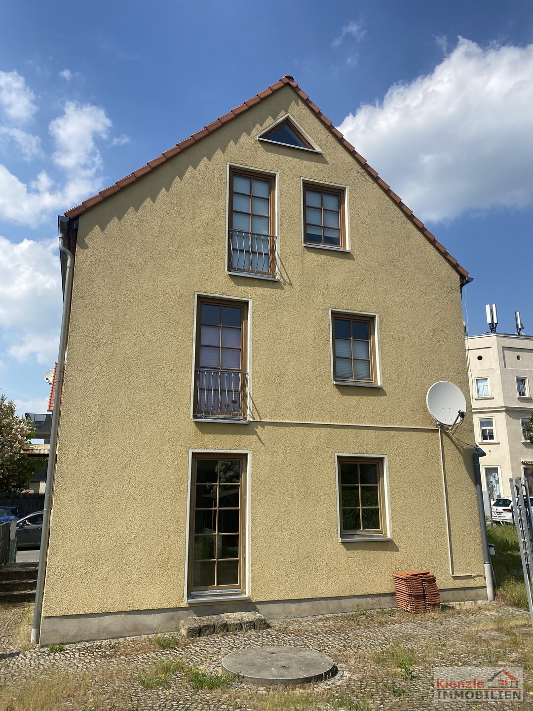Kleines Mehrfamilienhaus plus Baugrundstück in Weinböhla!