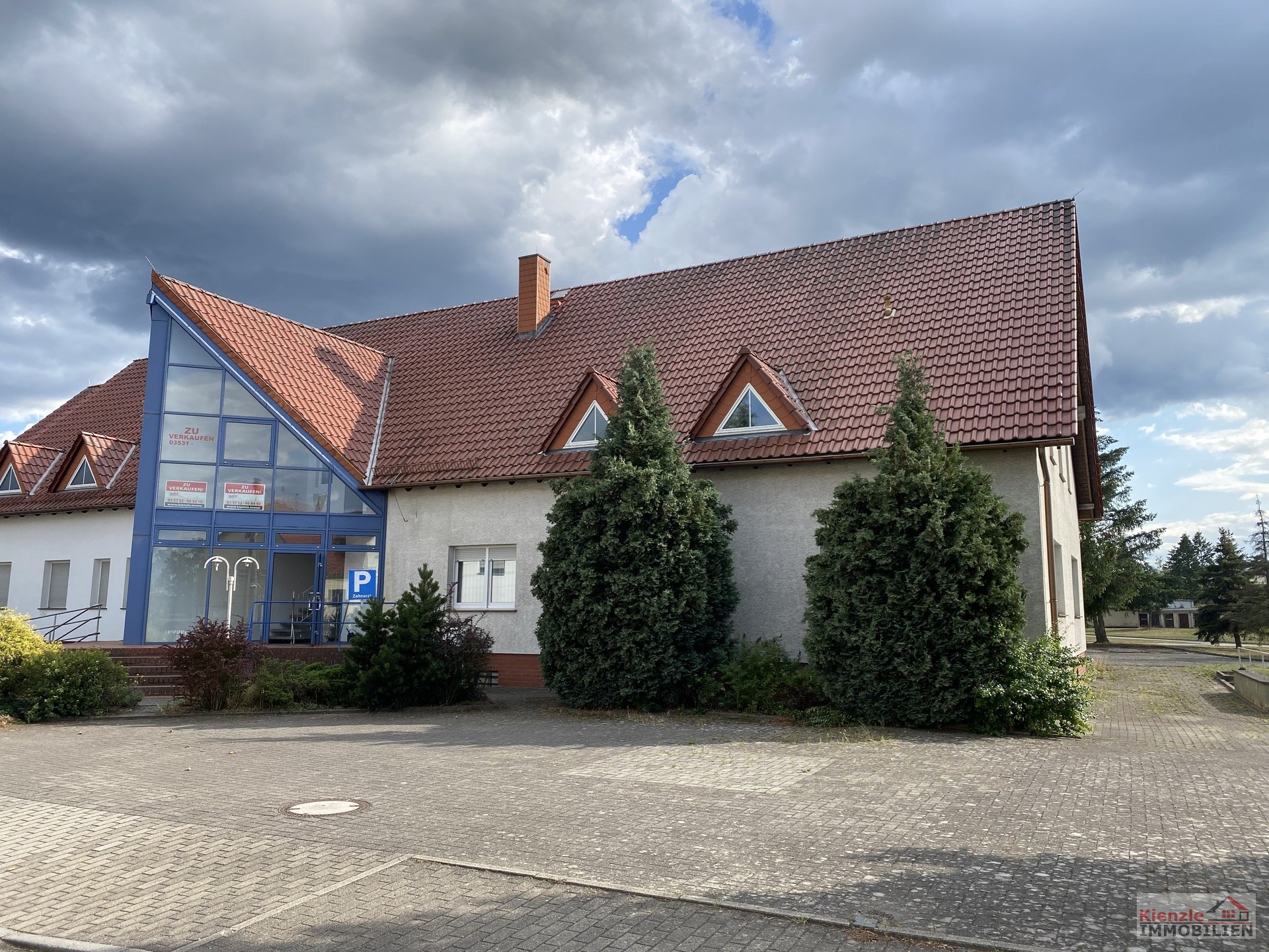 ** Ideal für Physiotherapie oder Arztpraxis ** Geschäftshaus in Rückersdorf