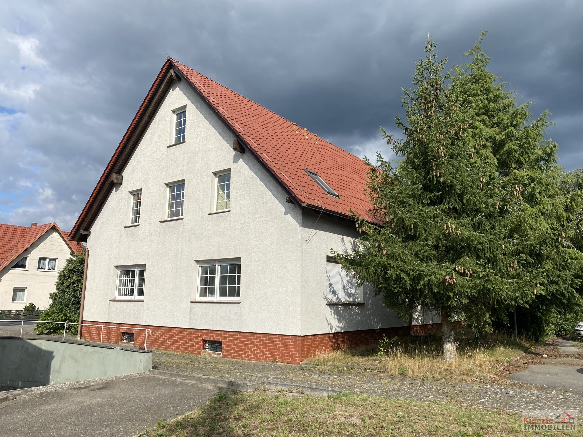 ** Ideal für Physiotherapie oder Arztpraxis ** Geschäftshaus in Rückersdorf