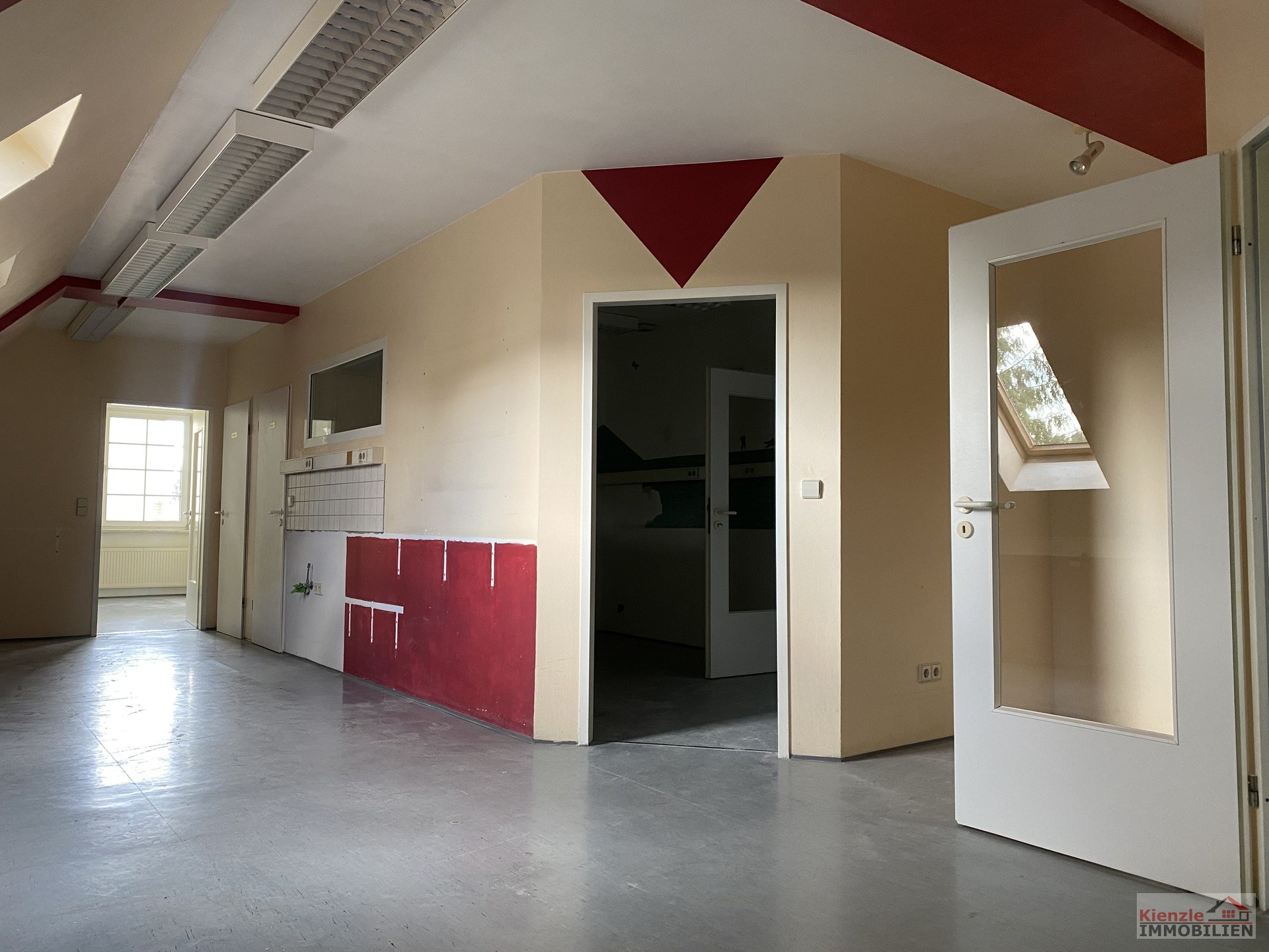 ** Ideal für Physiotherapie oder Arztpraxis ** Geschäftshaus in Rückersdorf