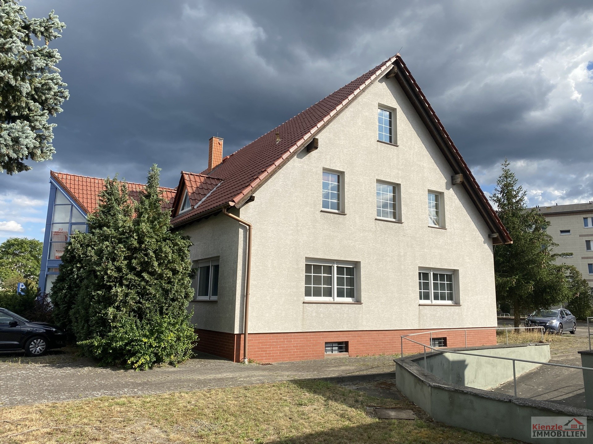 ** Ideal für Physiotherapie oder Arztpraxis ** Geschäftshaus in Rückersdorf
