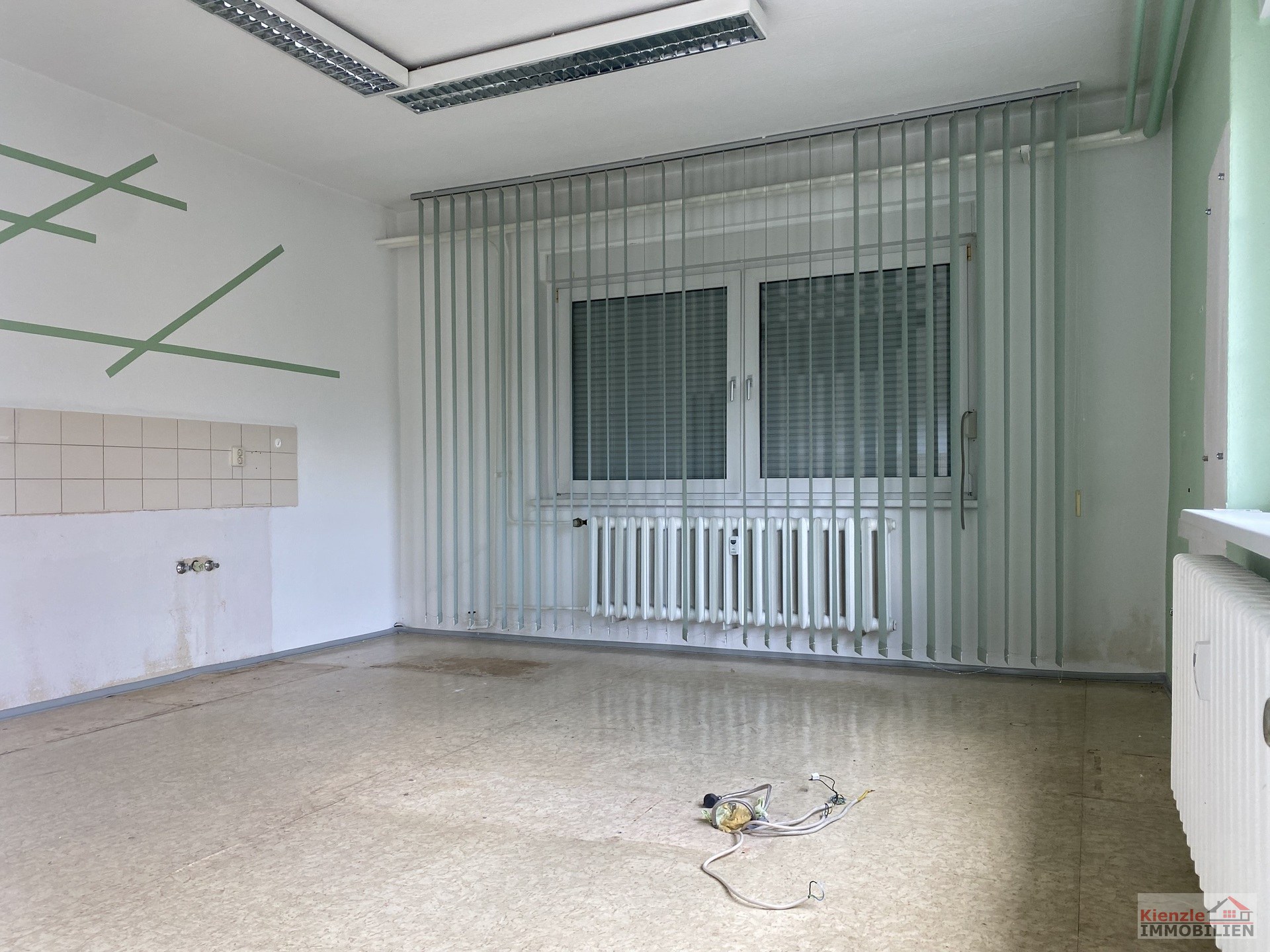 ** Ideal für Physiotherapie oder Arztpraxis ** Geschäftshaus in Rückersdorf