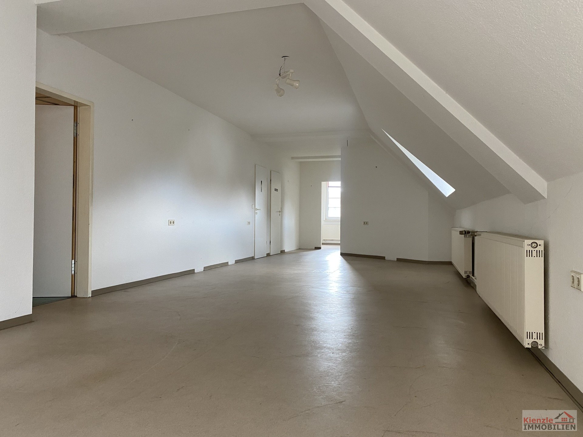 ** Ideal für Physiotherapie oder Arztpraxis ** Geschäftshaus in Rückersdorf