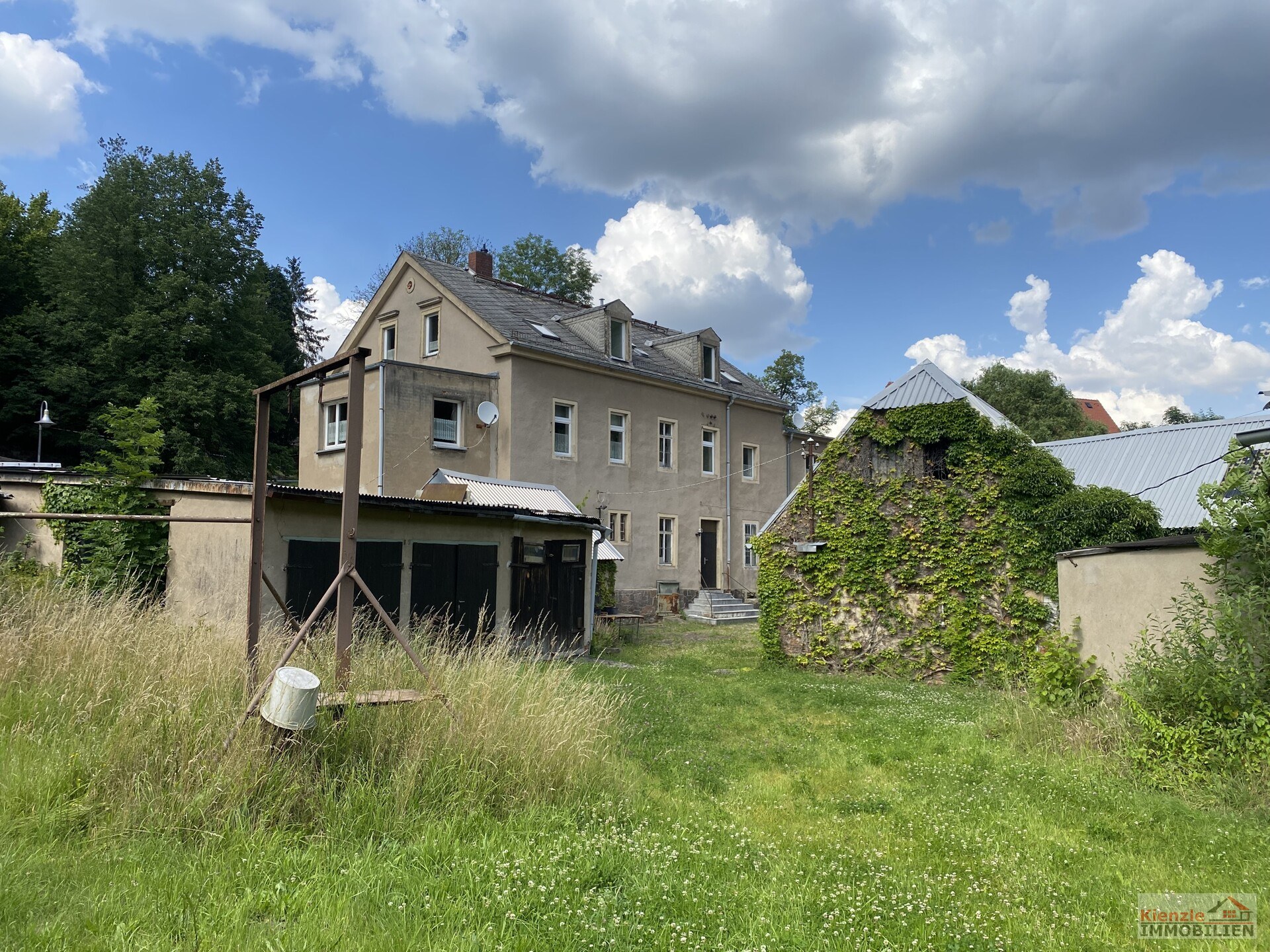 *VERHANDLUNGSBASIS * Historisches Gebäude nebst reichlich Nebengelass zum vollständigen Sanieren!
