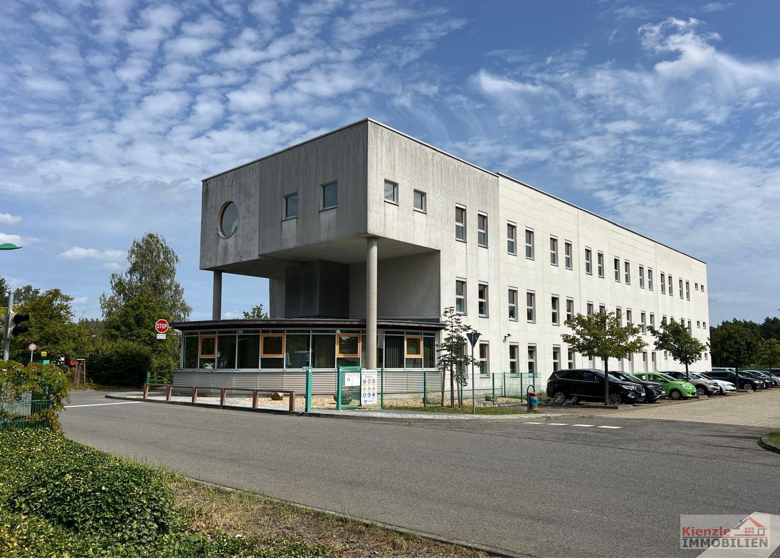 Industriegrundstück mit Bürohaus, Freilager, LKW- und PKW-Stellplätzen in Hoyerswerda