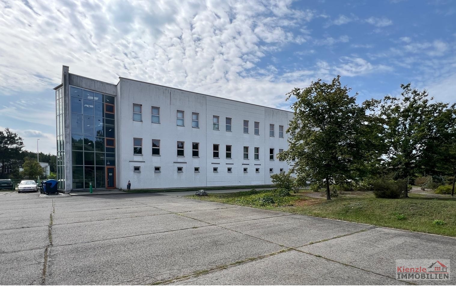 Industriegrundstück mit Bürohaus, Freilager, LKW- und PKW-Stellplätzen in Hoyerswerda