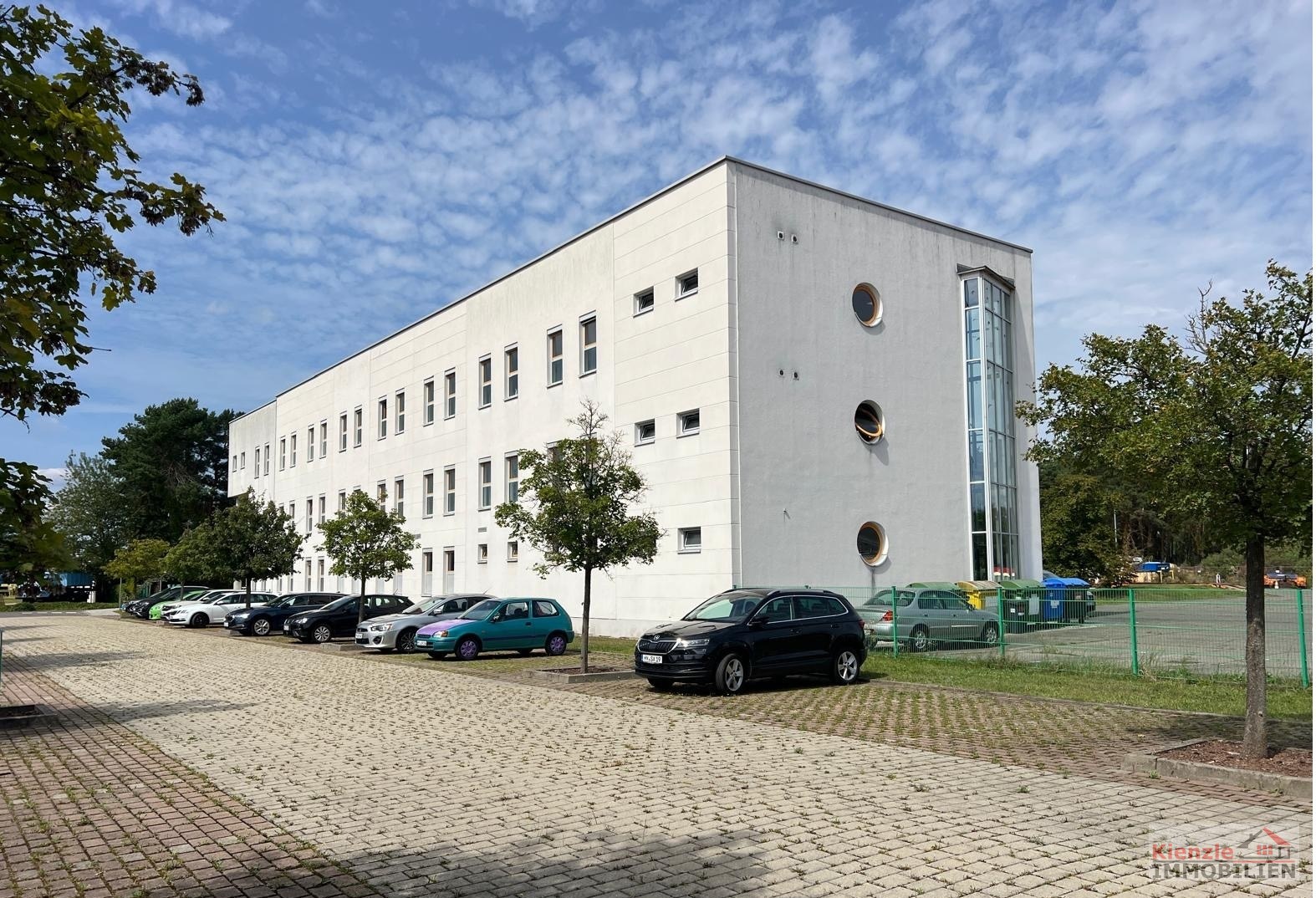 Industriegrundstück mit Bürohaus, Freilager, LKW- und PKW-Stellplätzen in Hoyerswerda