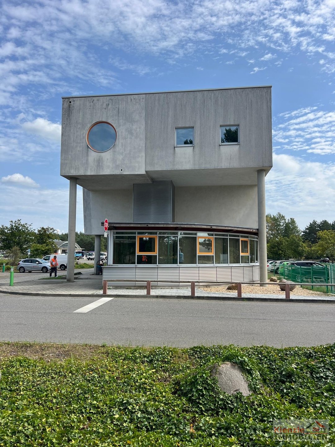 Industriegrundstück mit Bürohaus, Freilager, LKW- und PKW-Stellplätzen in Hoyerswerda