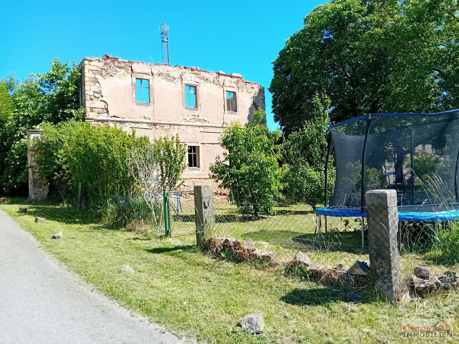 "Ländliche Ruhe in Wuhnitz bei Lommatzsch" - Teilweise vermietetes Mehrfamilienhaus mit Sanierungspotenzial