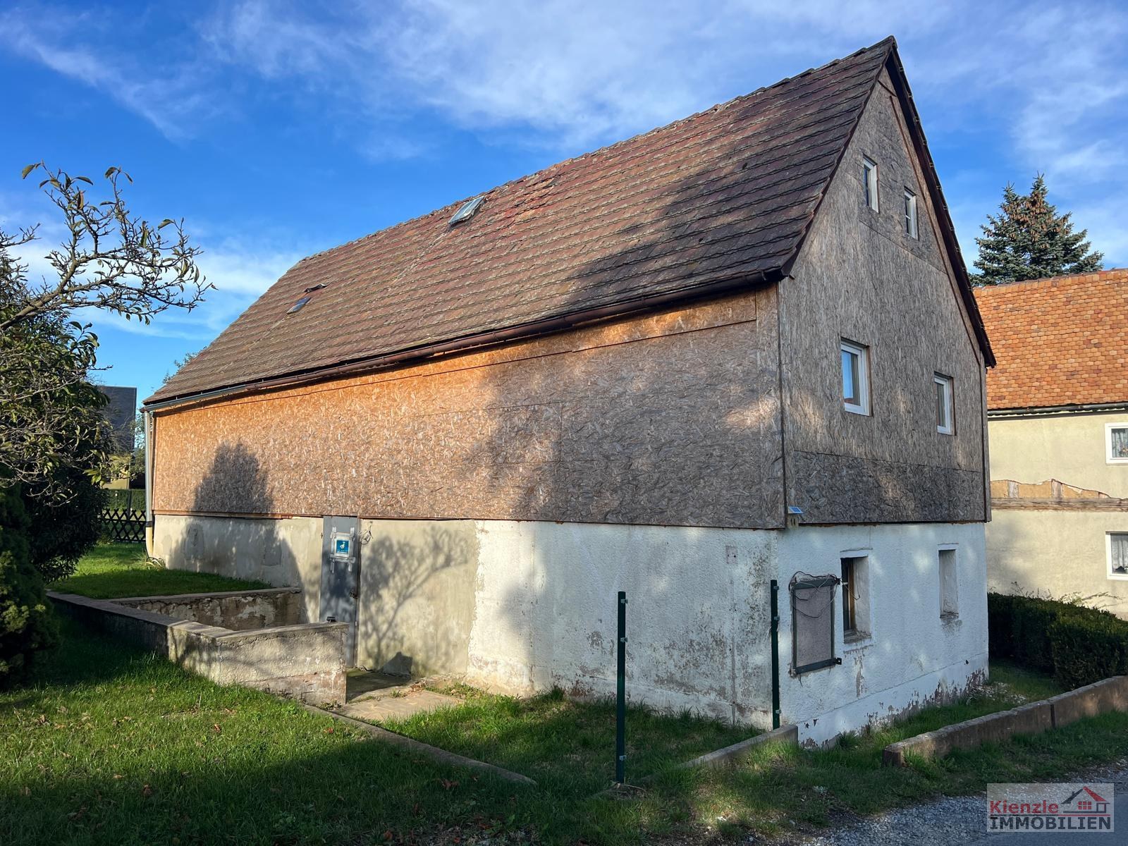 Teilsaniertes Einfamilienhaus mit Charme auf keinem Grundstück