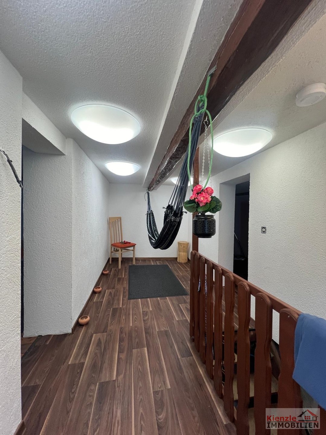 Teilsaniertes Einfamilienhaus mit Charme auf keinem Grundstück
