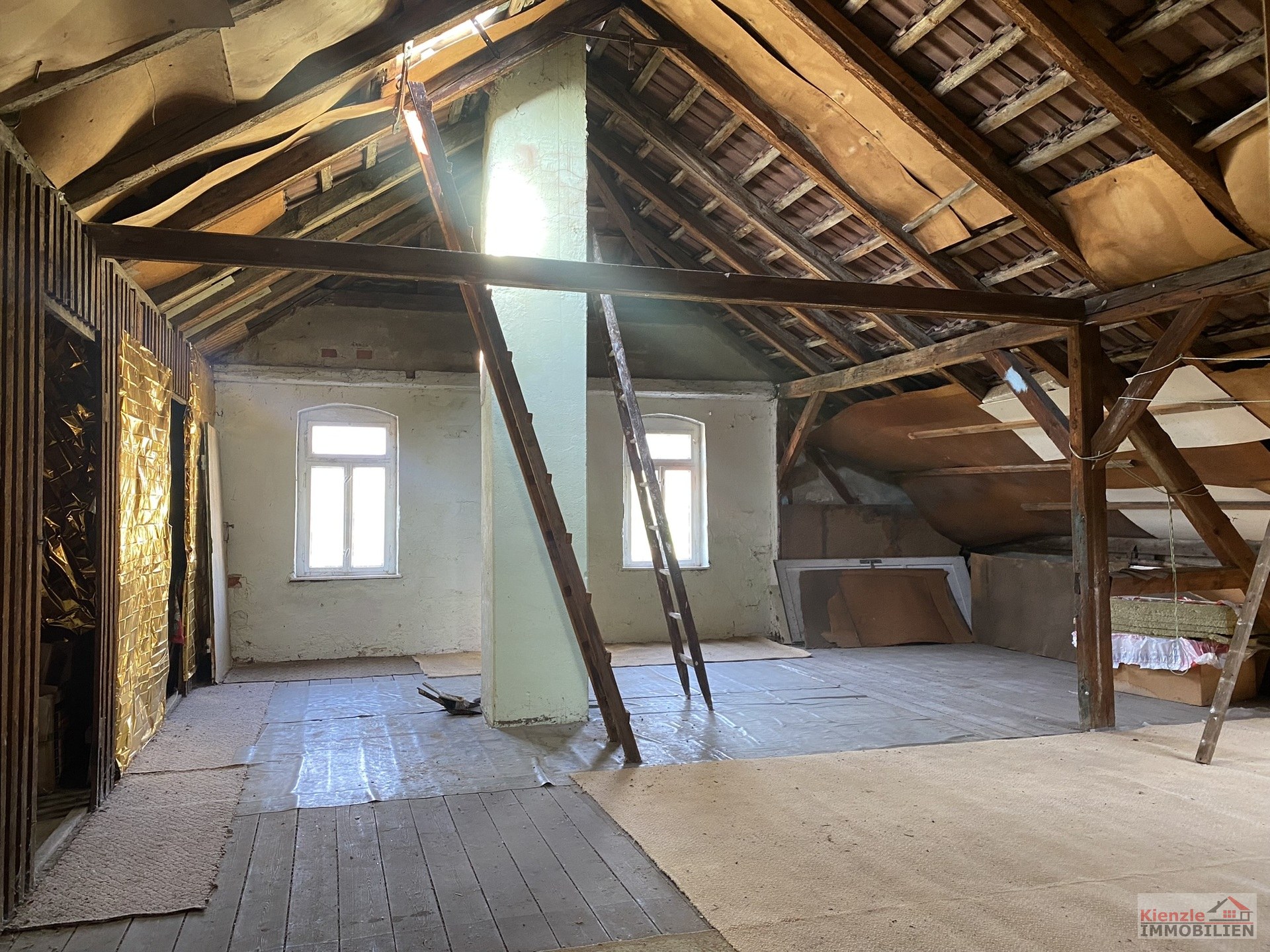 Großzügiges Wohnhaus mit Entwicklungspotenzial auf ca. 2.420 m² Grundstück in Weinböhla