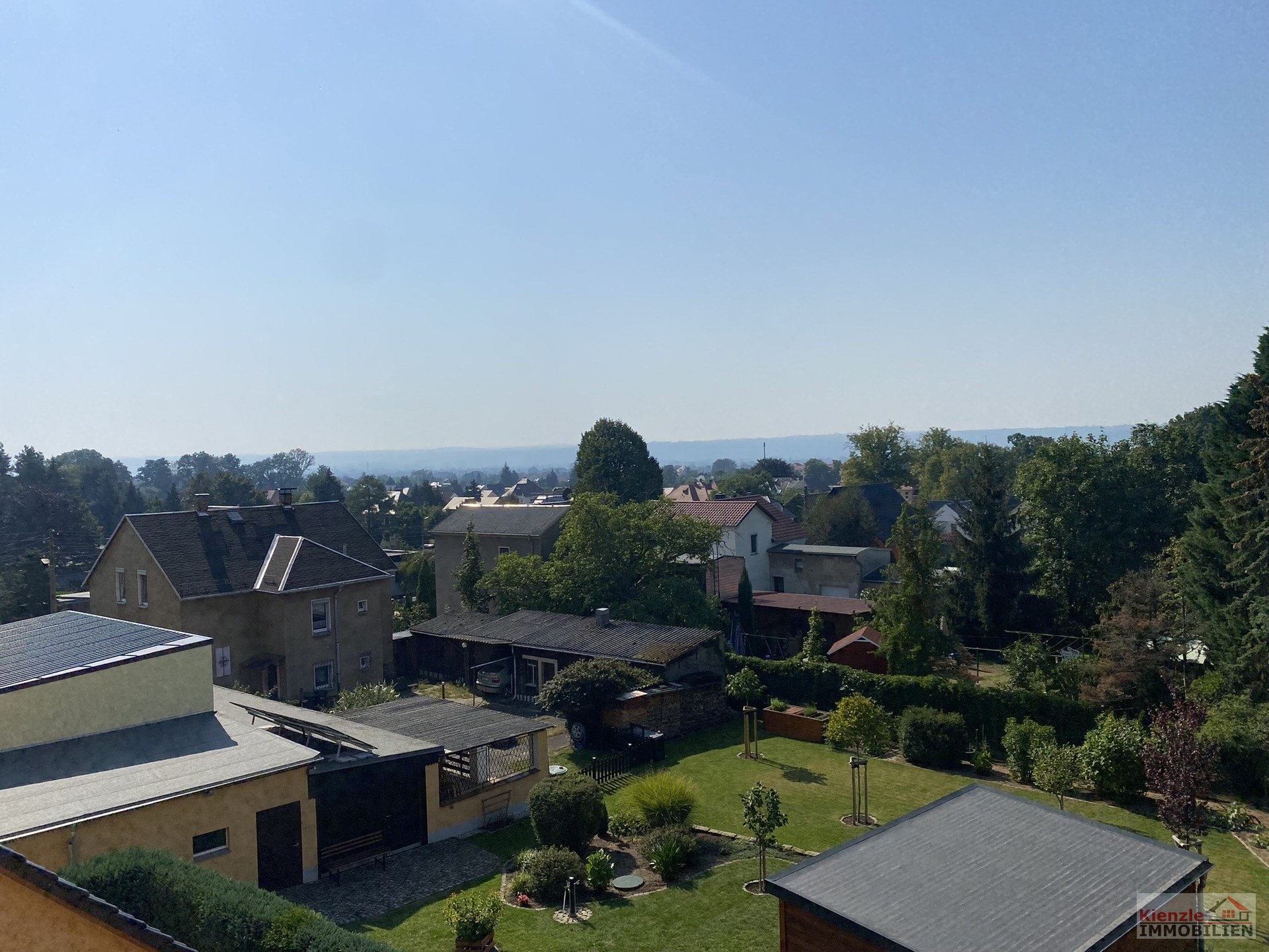 Großzügiges Wohnhaus mit Entwicklungspotenzial auf ca. 2.420 m² Grundstück in Weinböhla