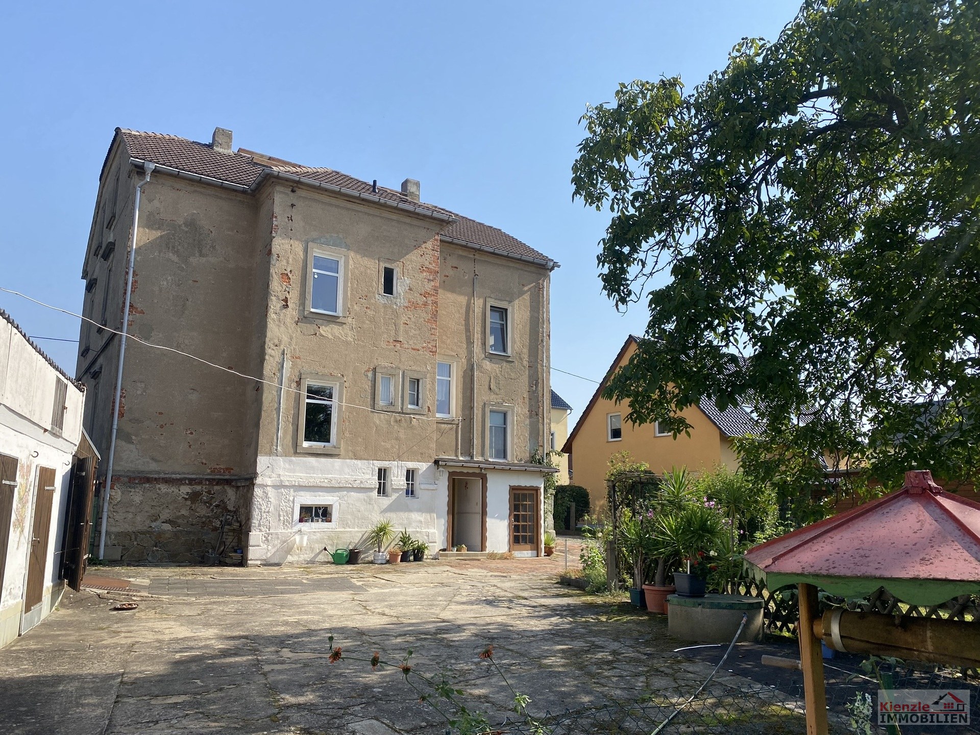 Großzügiges Wohnhaus mit Entwicklungspotenzial auf ca. 2.420 m² Grundstück in Weinböhla