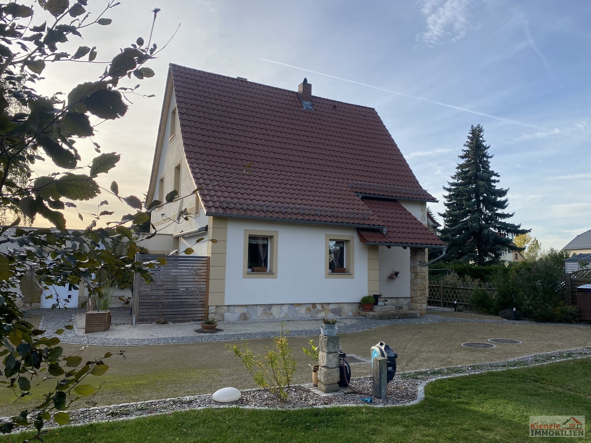Reizvolles und stillvolles Ensemble mit weitläufigem Grundstück in Weinböhla