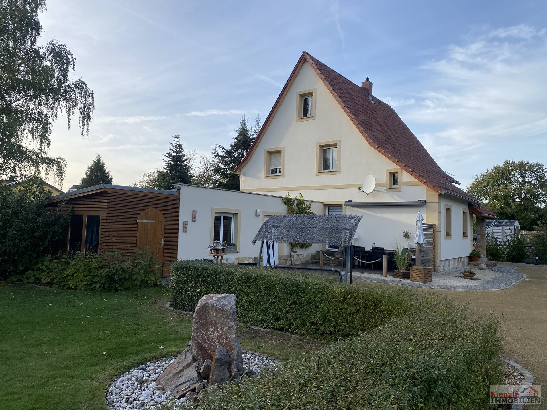 Reizvolles und stillvolles Ensemble mit weitläufigem Grundstück in Weinböhla