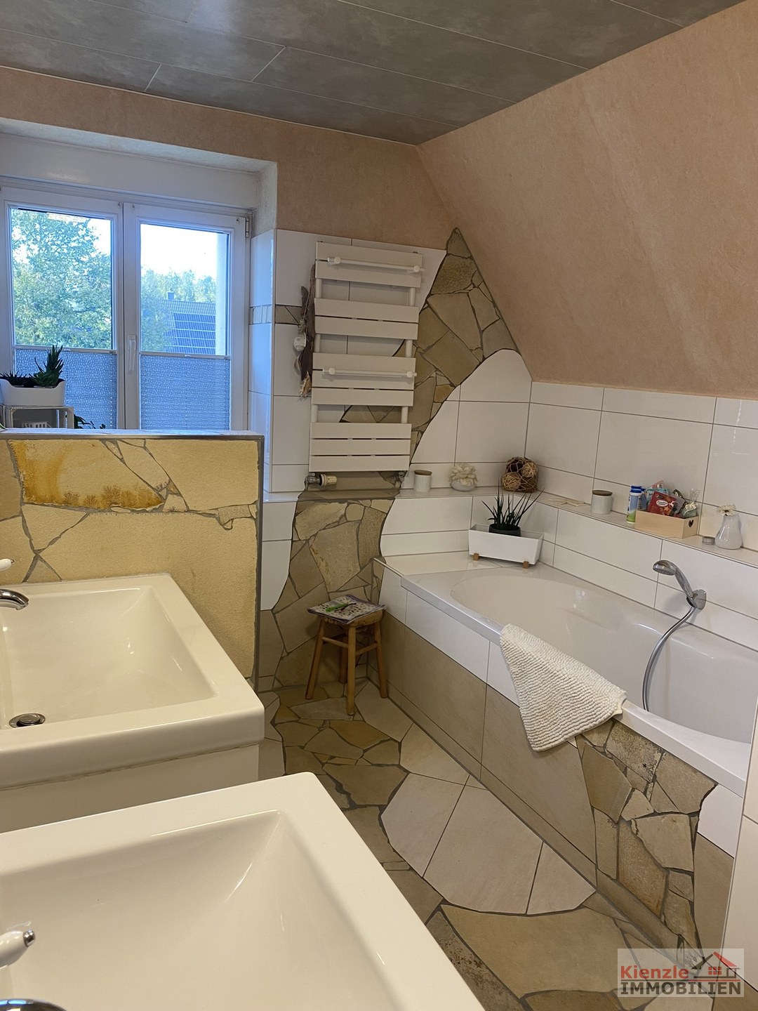Reizvolles und stillvolles Ensemble mit weitläufigem Grundstück in Weinböhla