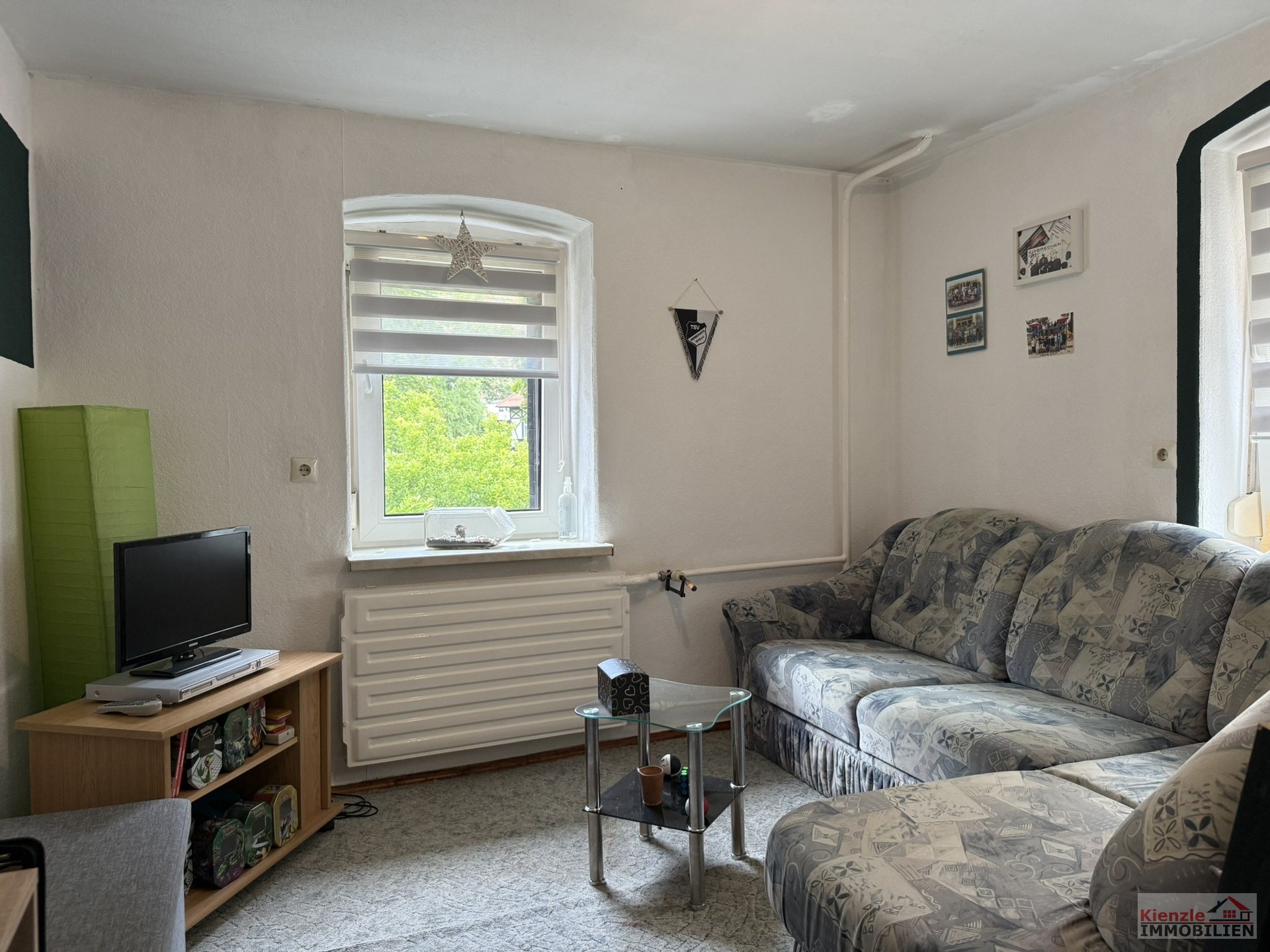 Einfamilienhaus mit Garage, Nebengebäuden und überdachter Terrasse