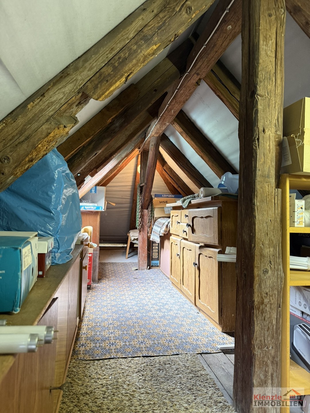 Einfamilienhaus mit Garage, Nebengebäuden und überdachter Terrasse