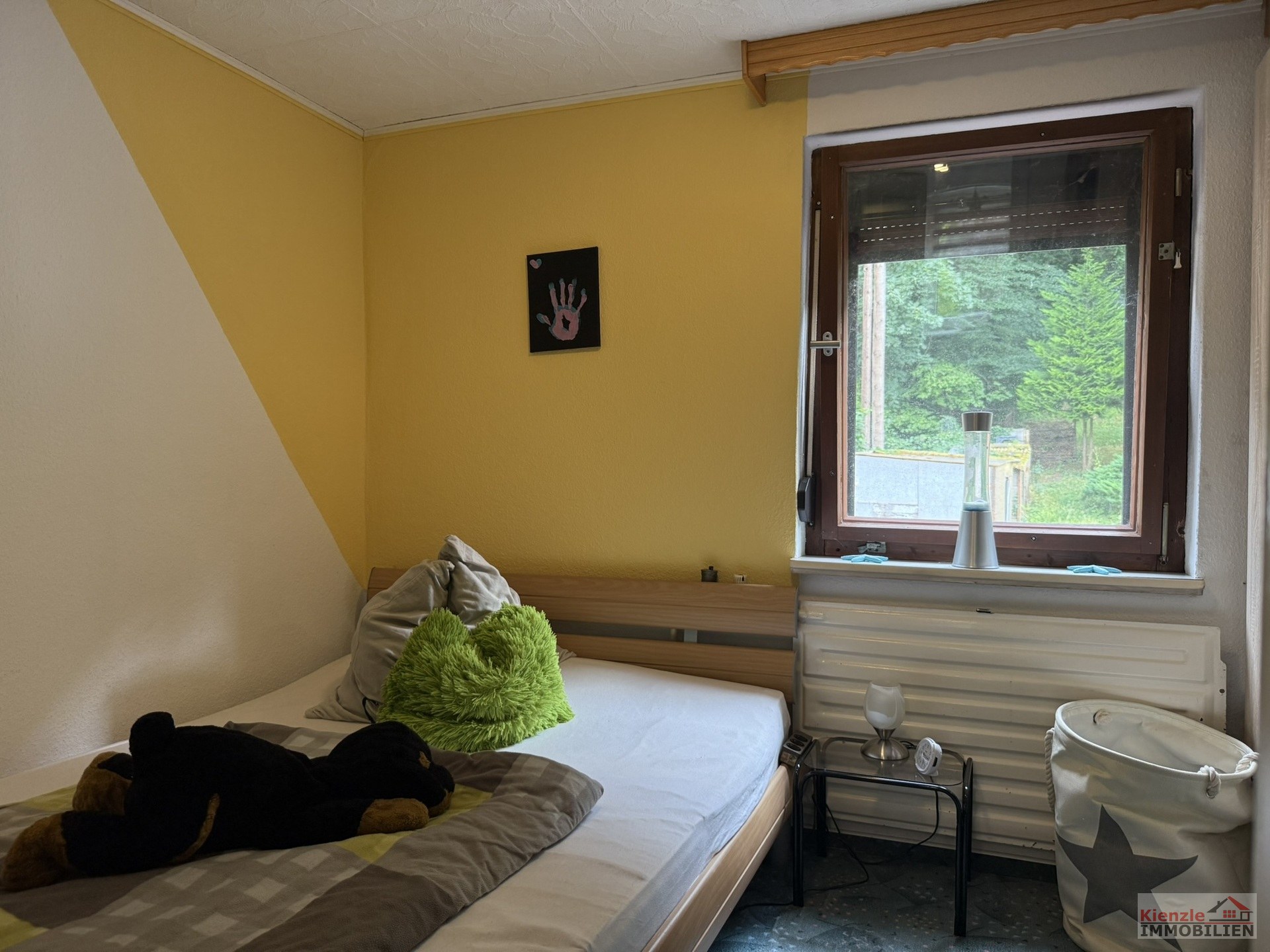 Einfamilienhaus mit Garage, Nebengebäuden und überdachter Terrasse