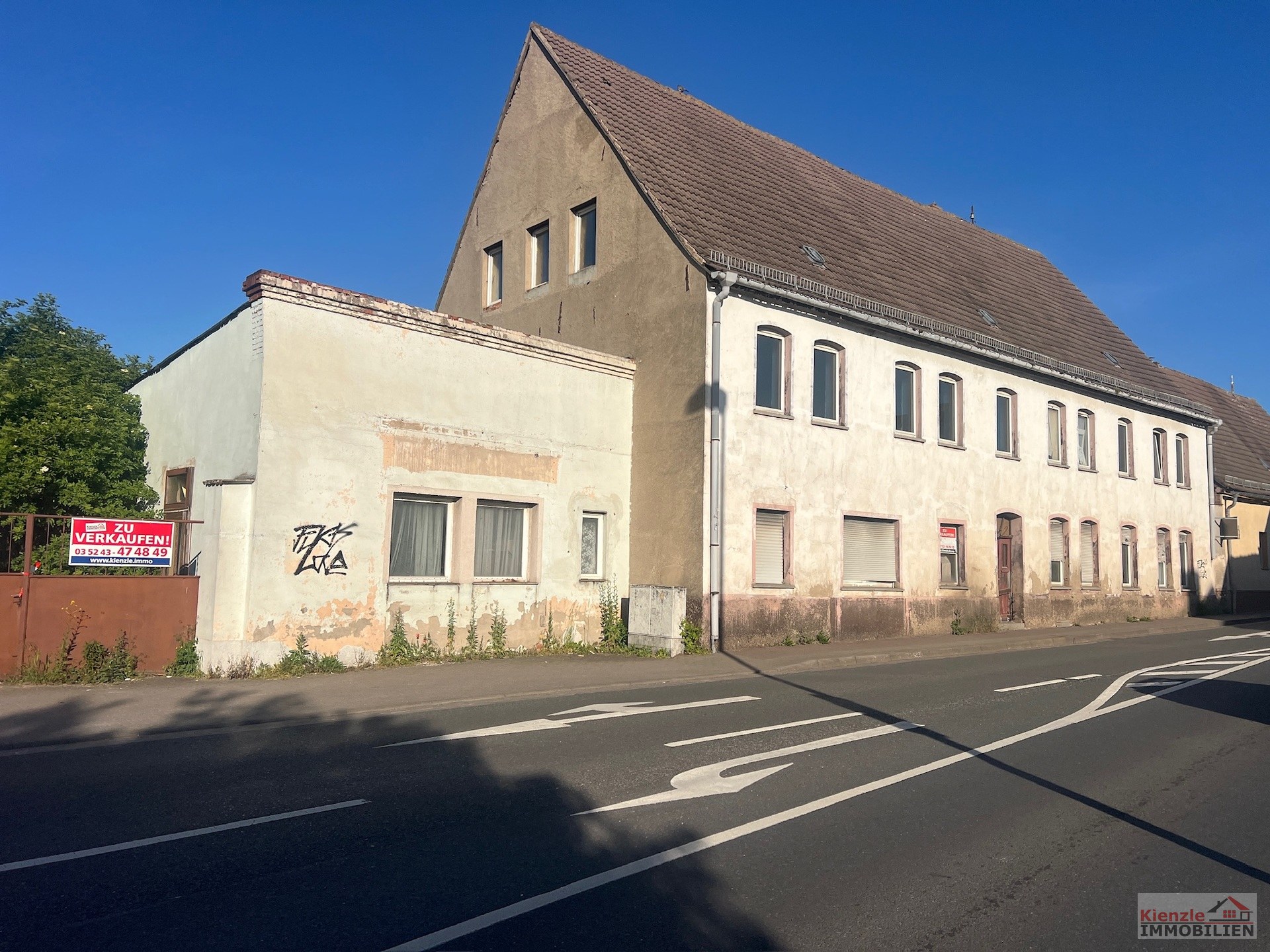 Sanierungsbedürftiges Mehrfamilienhaus mit Gewerbepotenzial in Könnern
