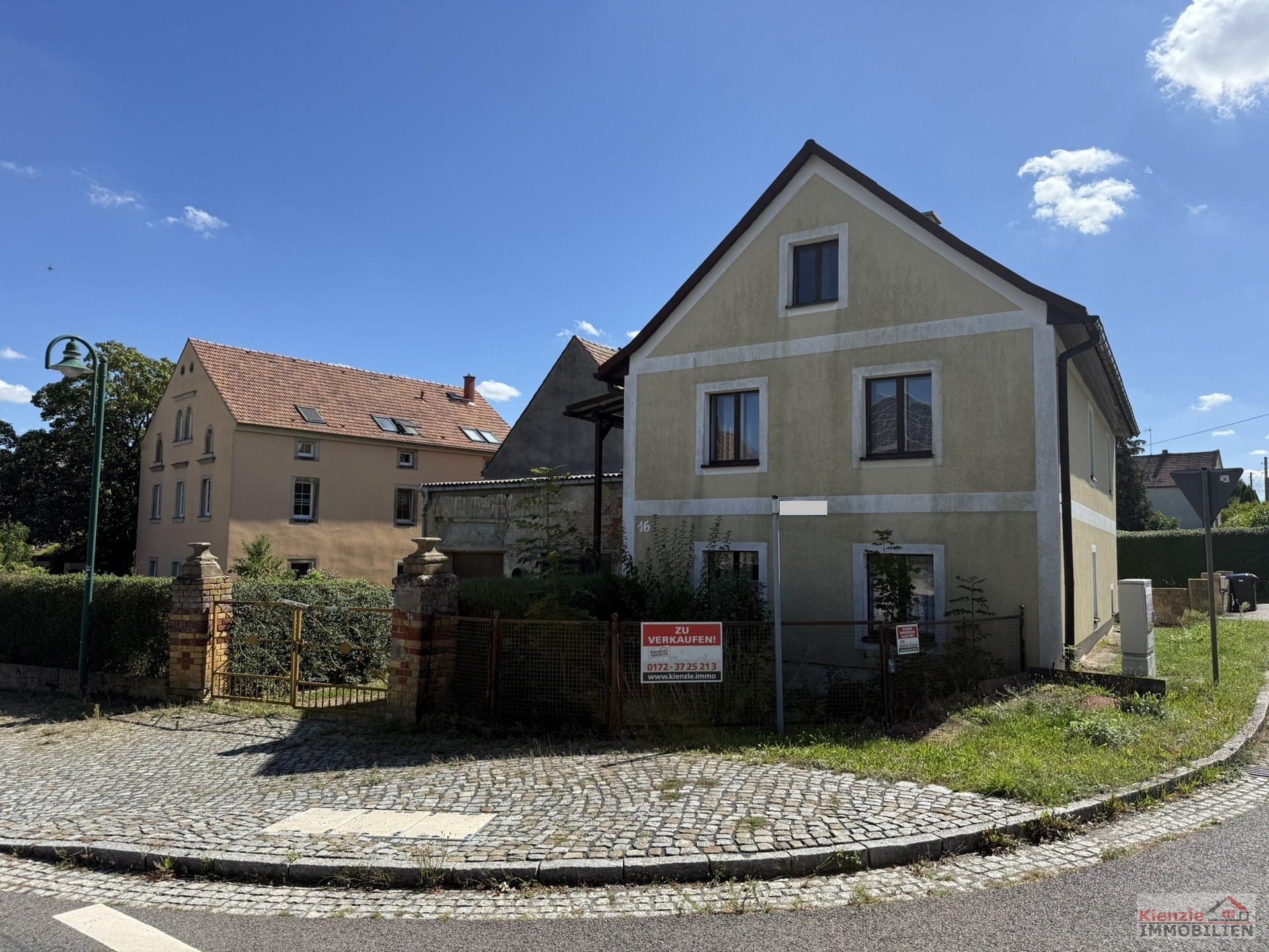 Einfamilienhaus mit Doppelgarage und Terrasse in Gävernitz – Sanierungsobjekt mit Potenzial