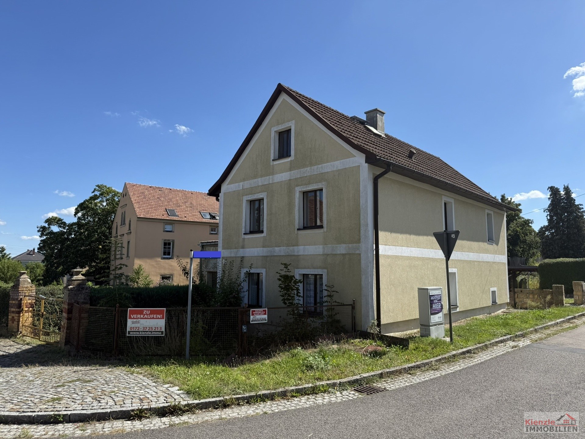 Einfamilienhaus mit Doppelgarage und Terrasse in Gävernitz – Sanierungsobjekt mit Potenzial