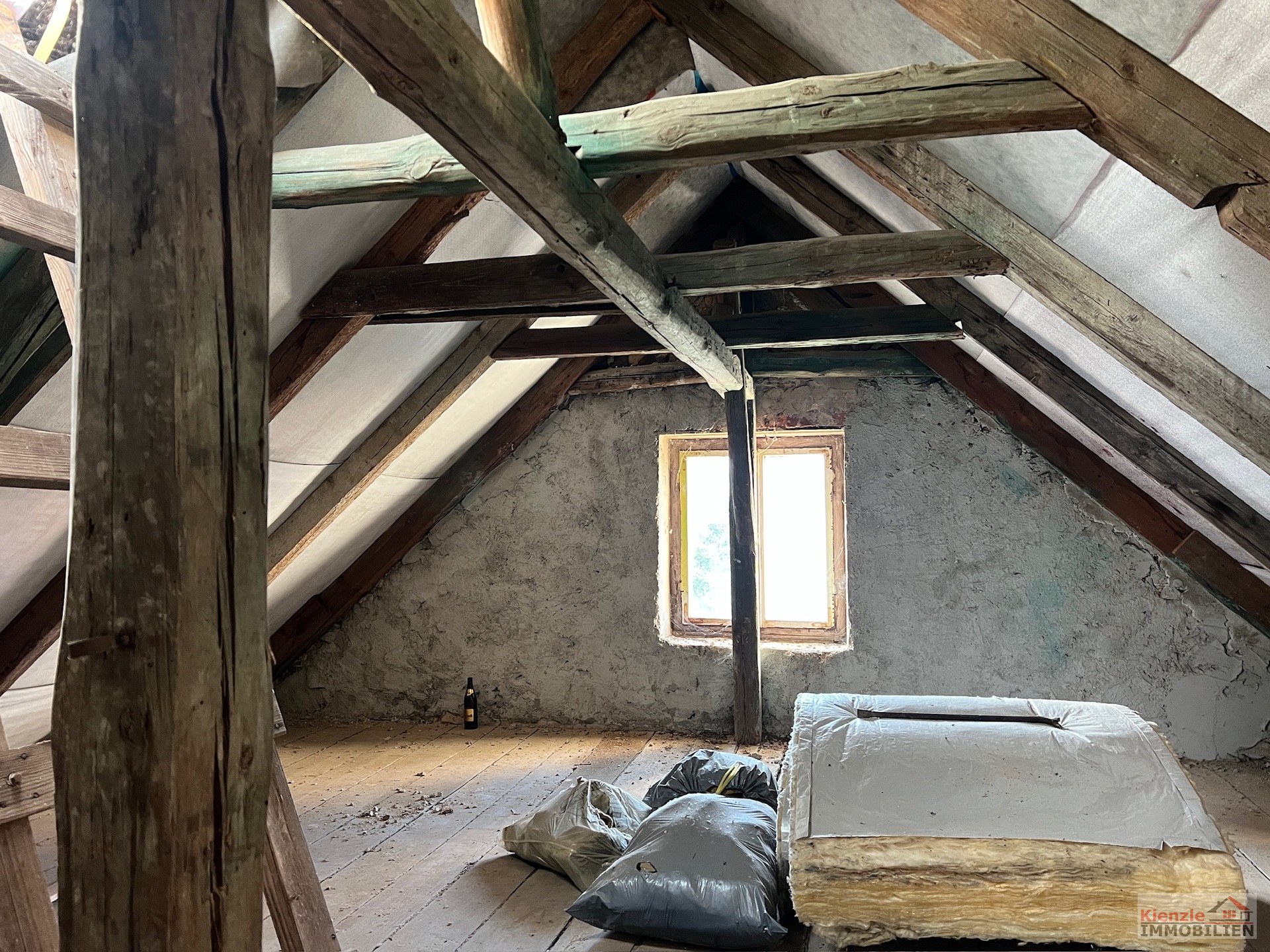 Einfamilienhaus mit Doppelgarage und Terrasse in Gävernitz – Sanierungsobjekt mit Potenzial