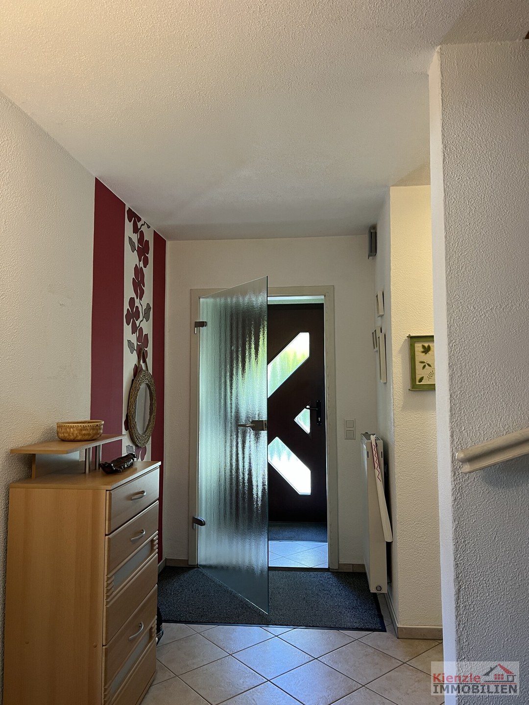 Großes Wohnanwesen mit Haupthaus, Nebenwohnung, Nebengelass und Garagen - sofort beziehbar