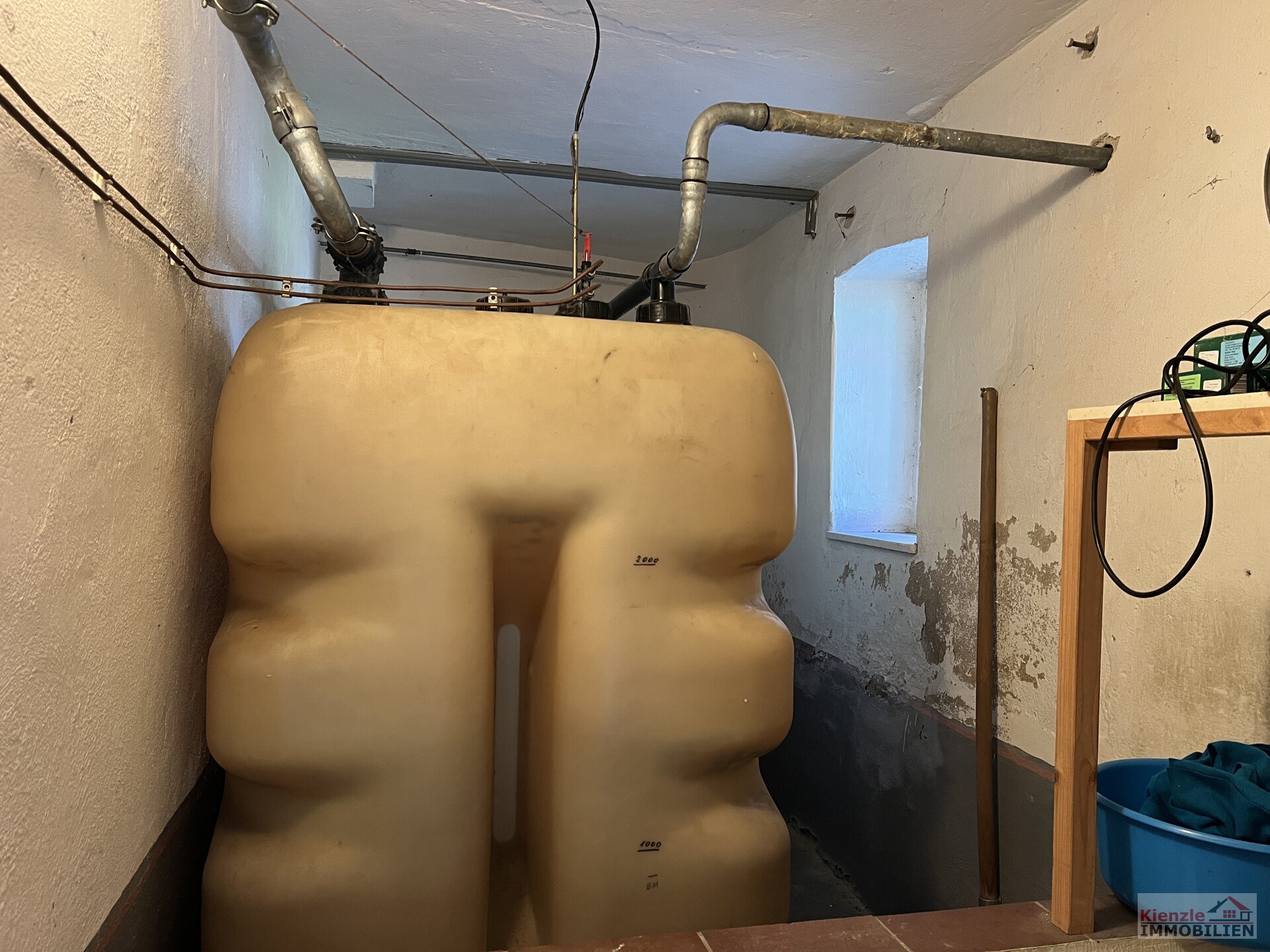 Großes Wohnanwesen mit Haupthaus, Nebenwohnung, Nebengelass und Garagen - sofort beziehbar