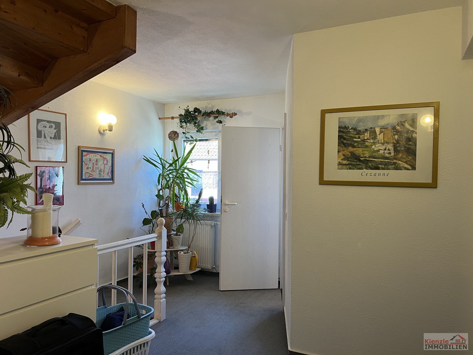 Großes Wohnanwesen mit Haupthaus, Nebenwohnung, Nebengelass und Garagen - sofort beziehbar