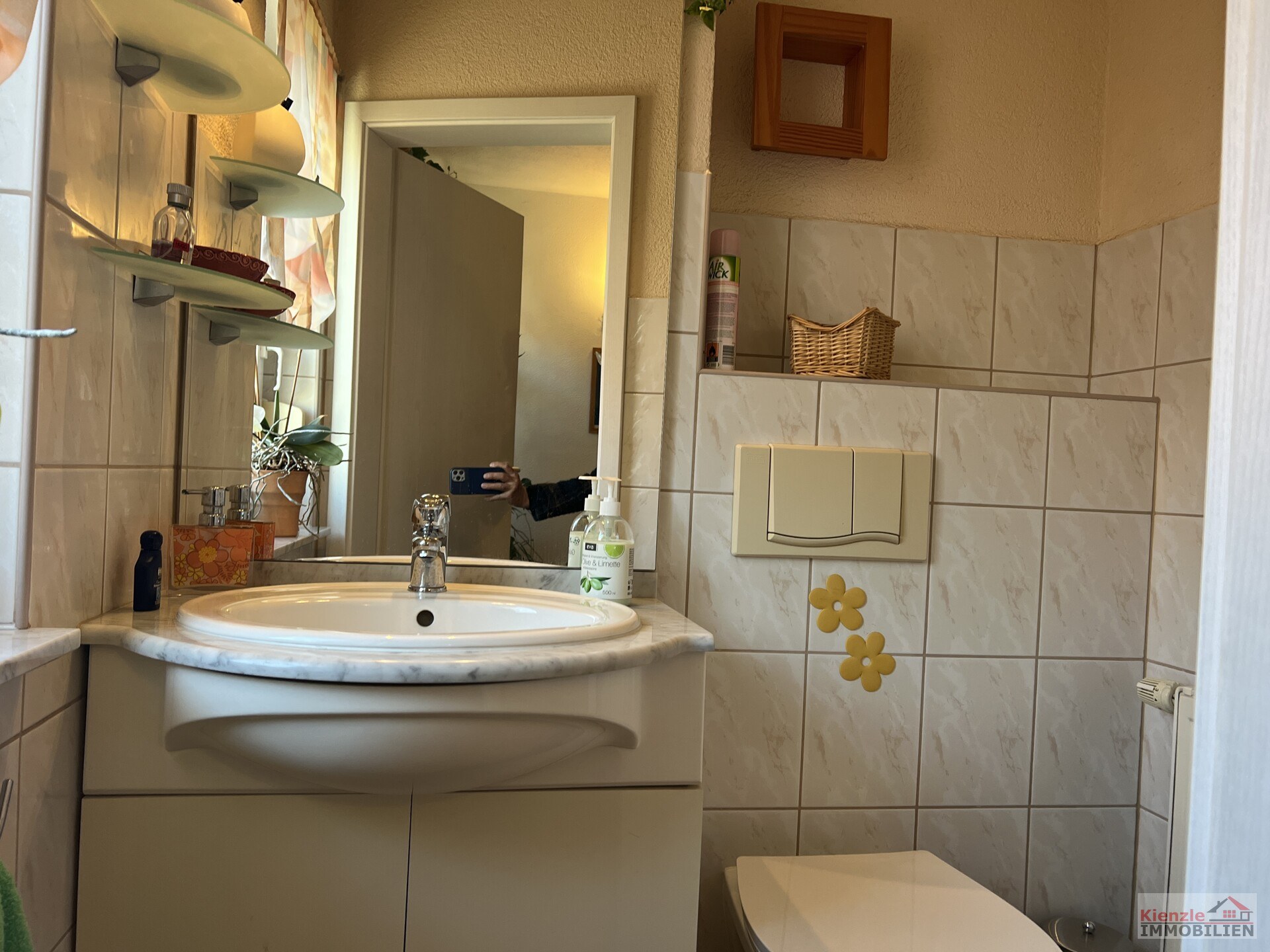 Großes Wohnanwesen mit Haupthaus, Nebenwohnung, Nebengelass und Garagen - sofort beziehbar