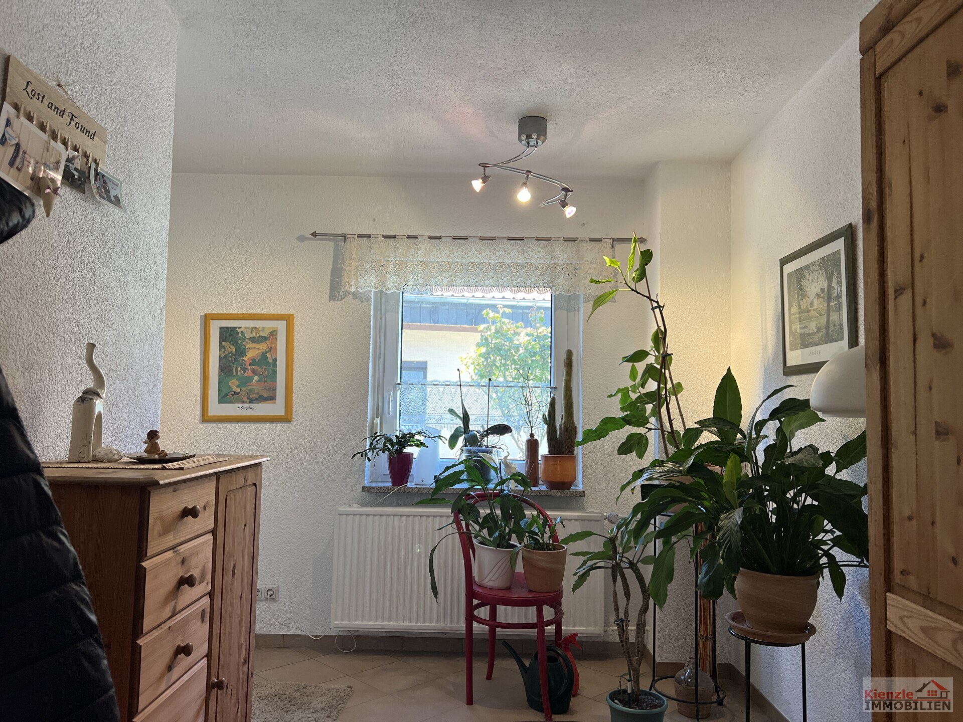 Großes Wohnanwesen mit Haupthaus, Nebenwohnung, Nebengelass und Garagen - sofort beziehbar