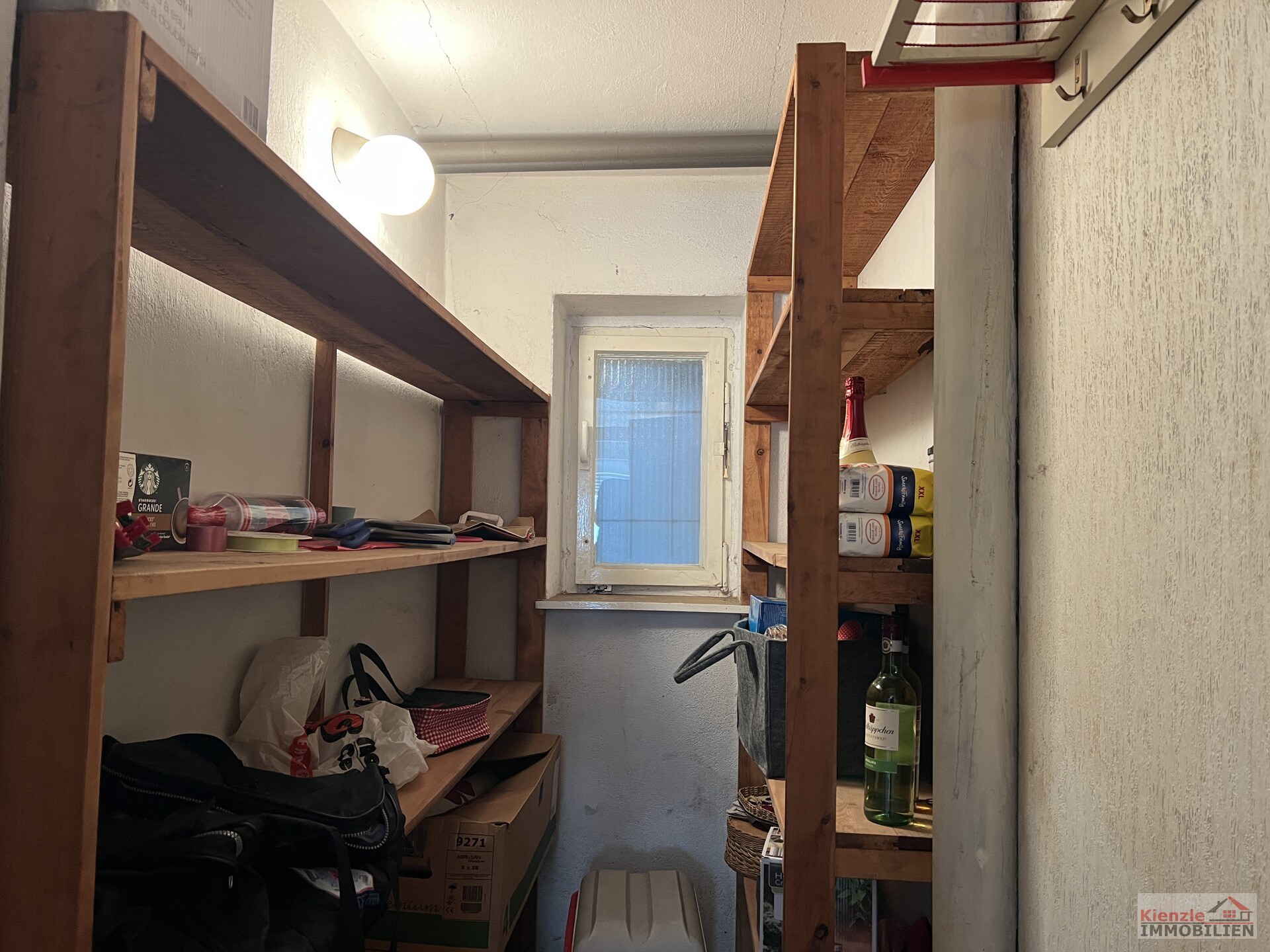 Großes Wohnanwesen mit Haupthaus, Nebenwohnung, Nebengelass und Garagen - sofort beziehbar