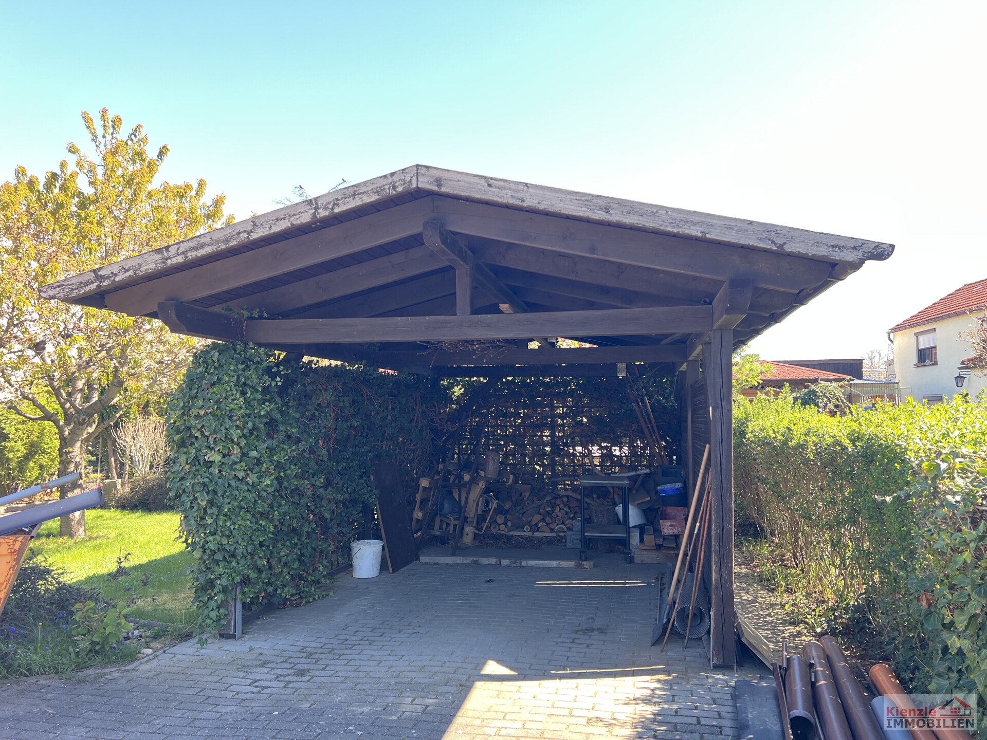 Großes Wohnanwesen mit Haupthaus, Nebenwohnung, Nebengelass und Garagen - sofort beziehbar