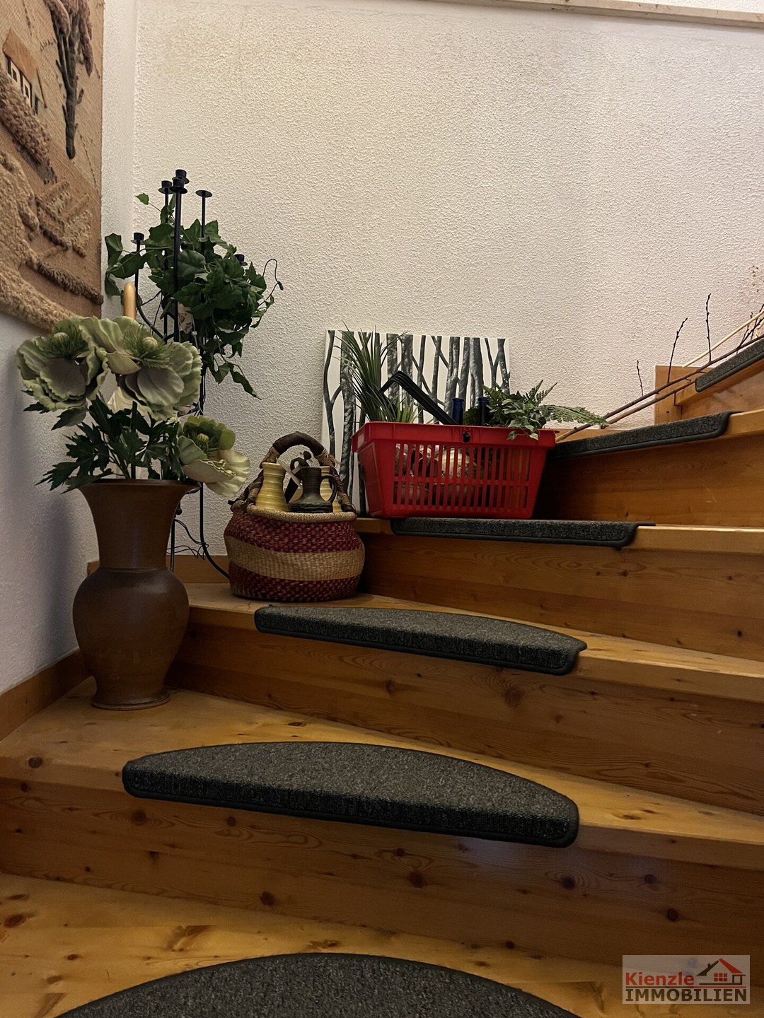 Großes Wohnanwesen mit Haupthaus, Nebenwohnung, Nebengelass und Garagen - sofort beziehbar